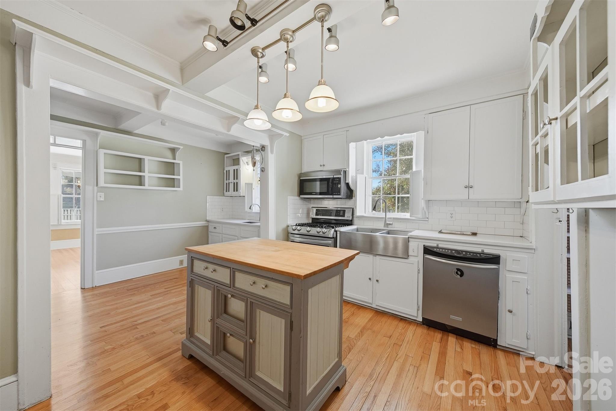 1010 College Avenue SW — Lenoir