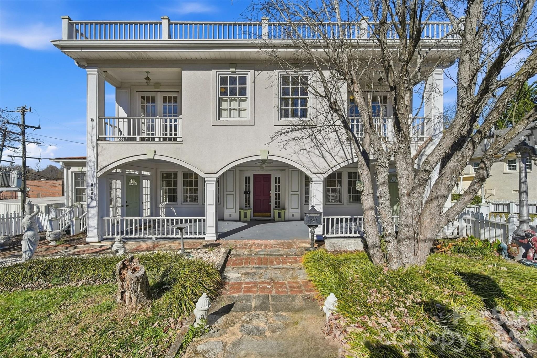 1010 College Avenue SW — Lenoir