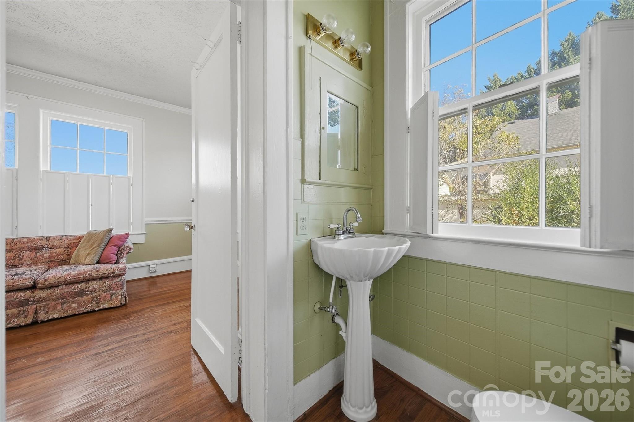 1010 College Avenue SW — Lenoir