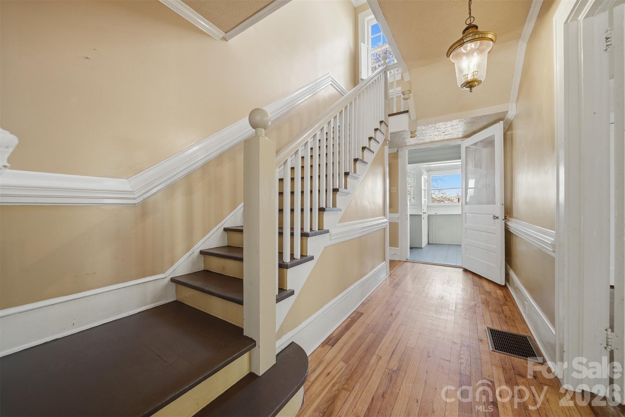 1010 College Avenue SW — Lenoir