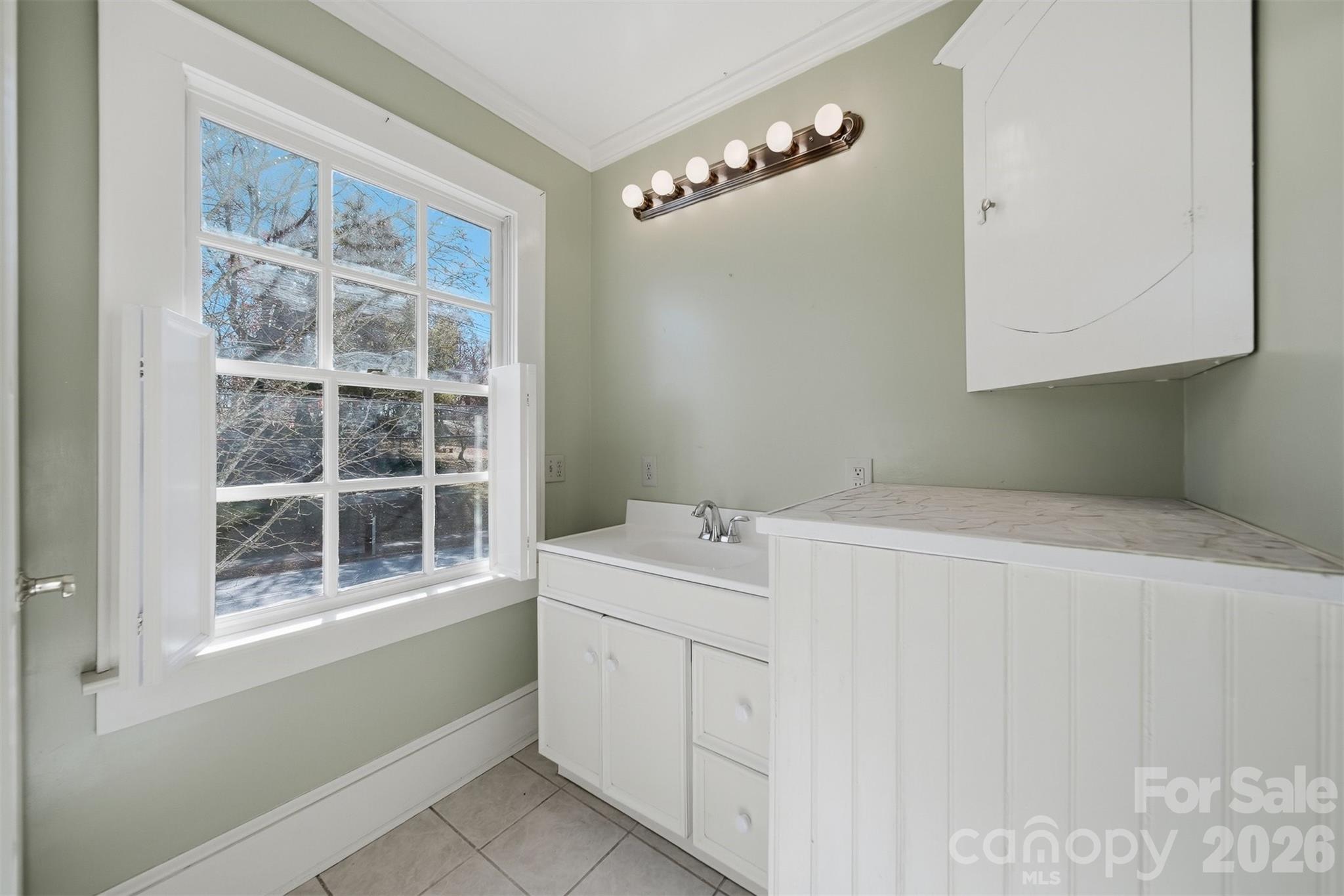 1010 College Avenue SW — Lenoir