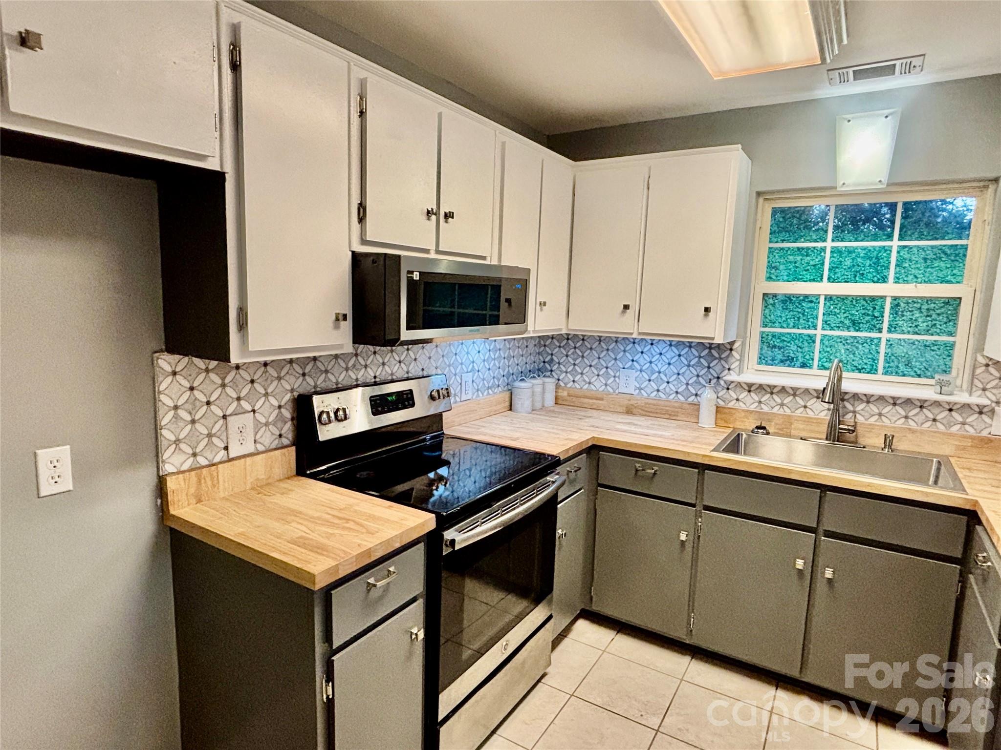 102 Brandywine Drive NE #M1 — Conover