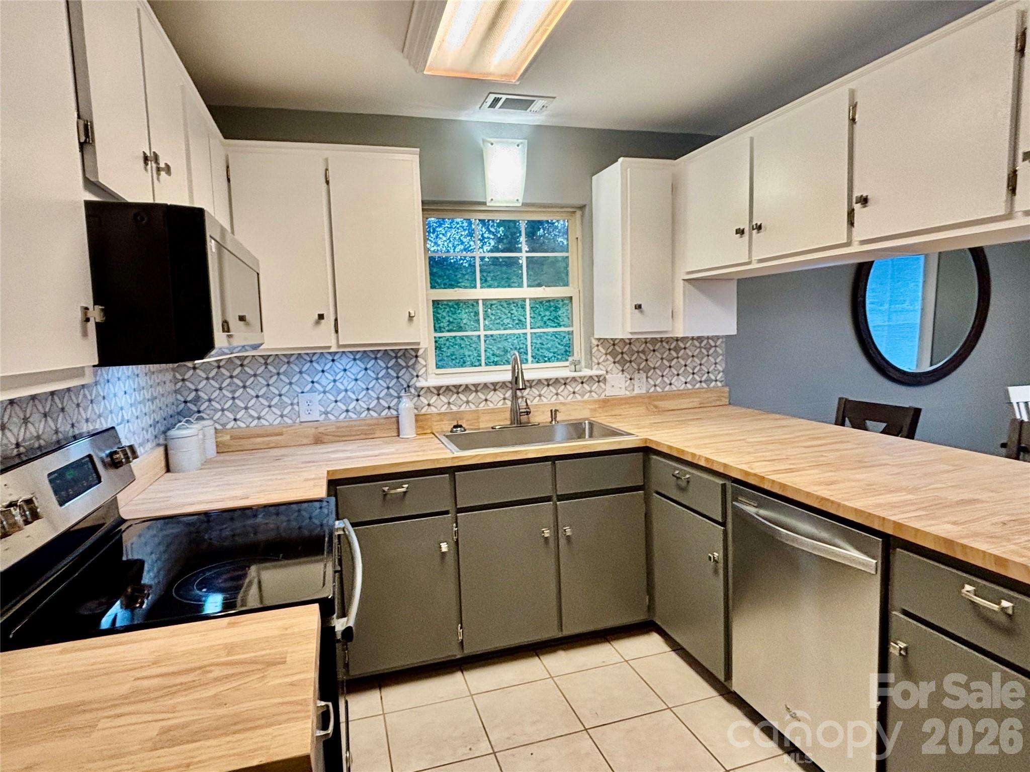102 Brandywine Drive NE #M1 — Conover