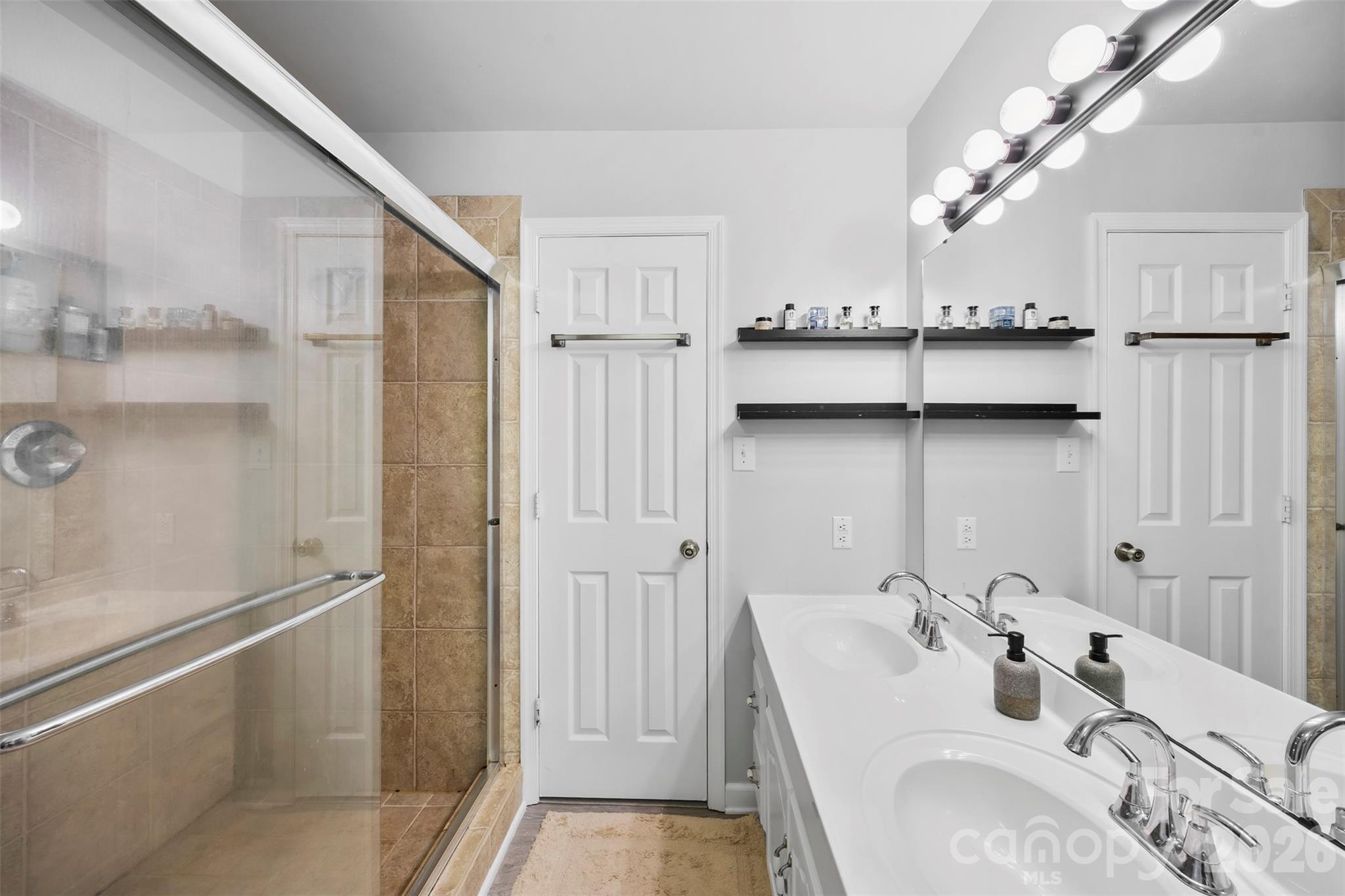 2411 Roundabout Lane — Charlotte