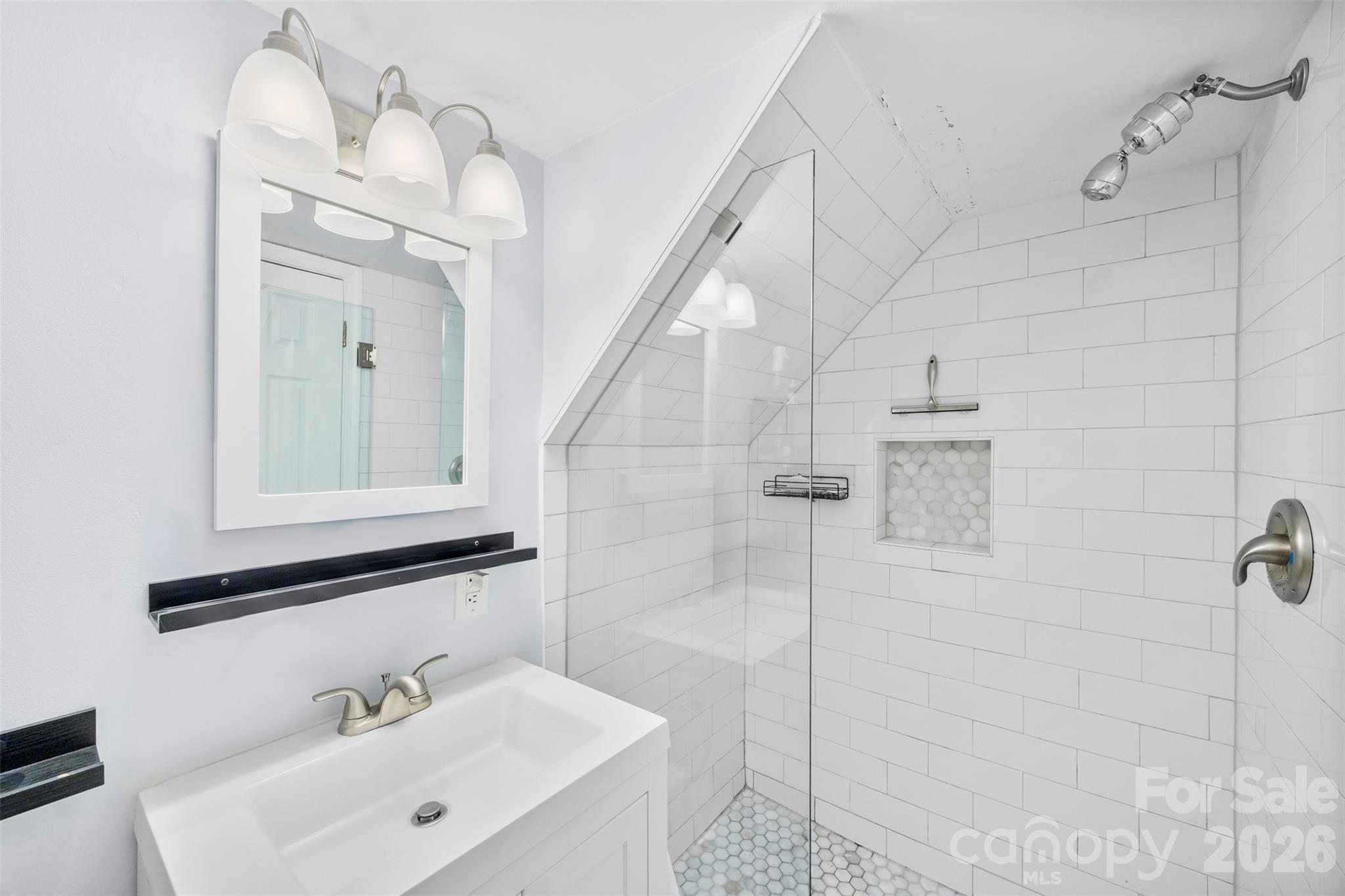 2411 Roundabout Lane — Charlotte