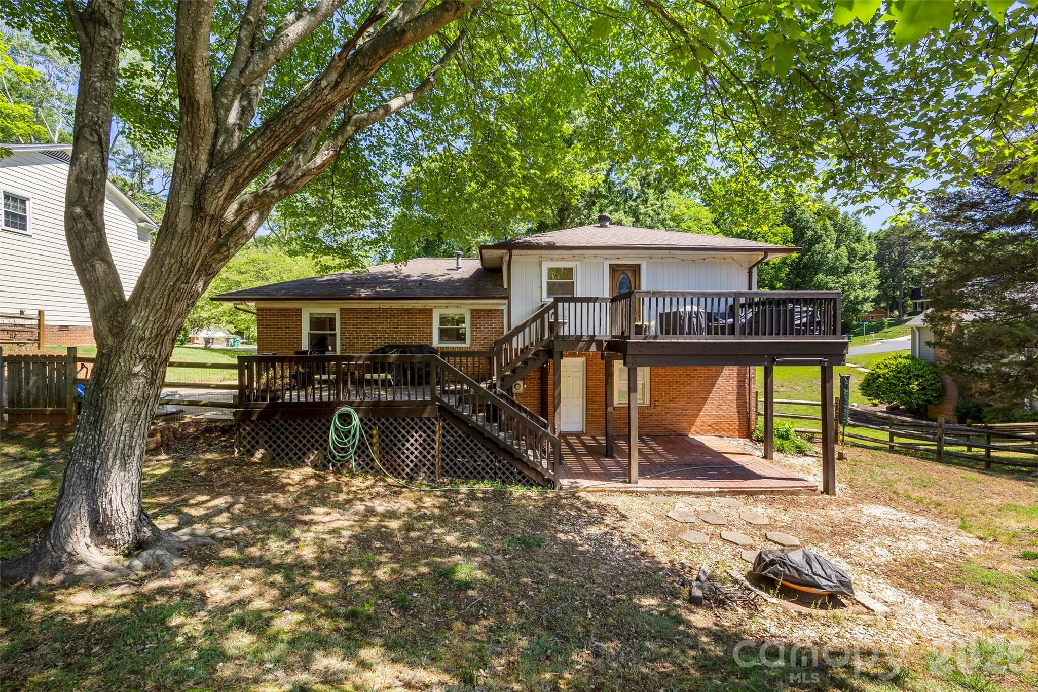 2411 Roundabout Lane — Charlotte