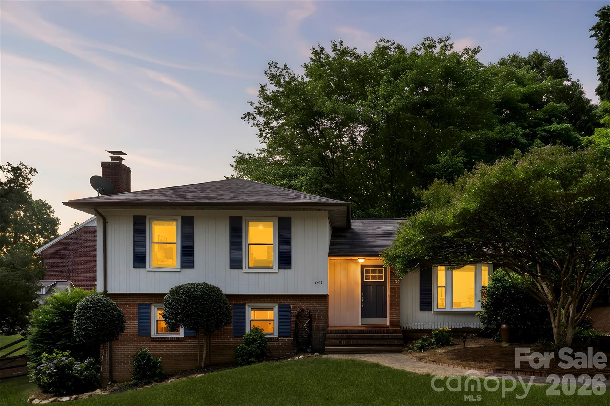 2411 Roundabout Lane — Charlotte
