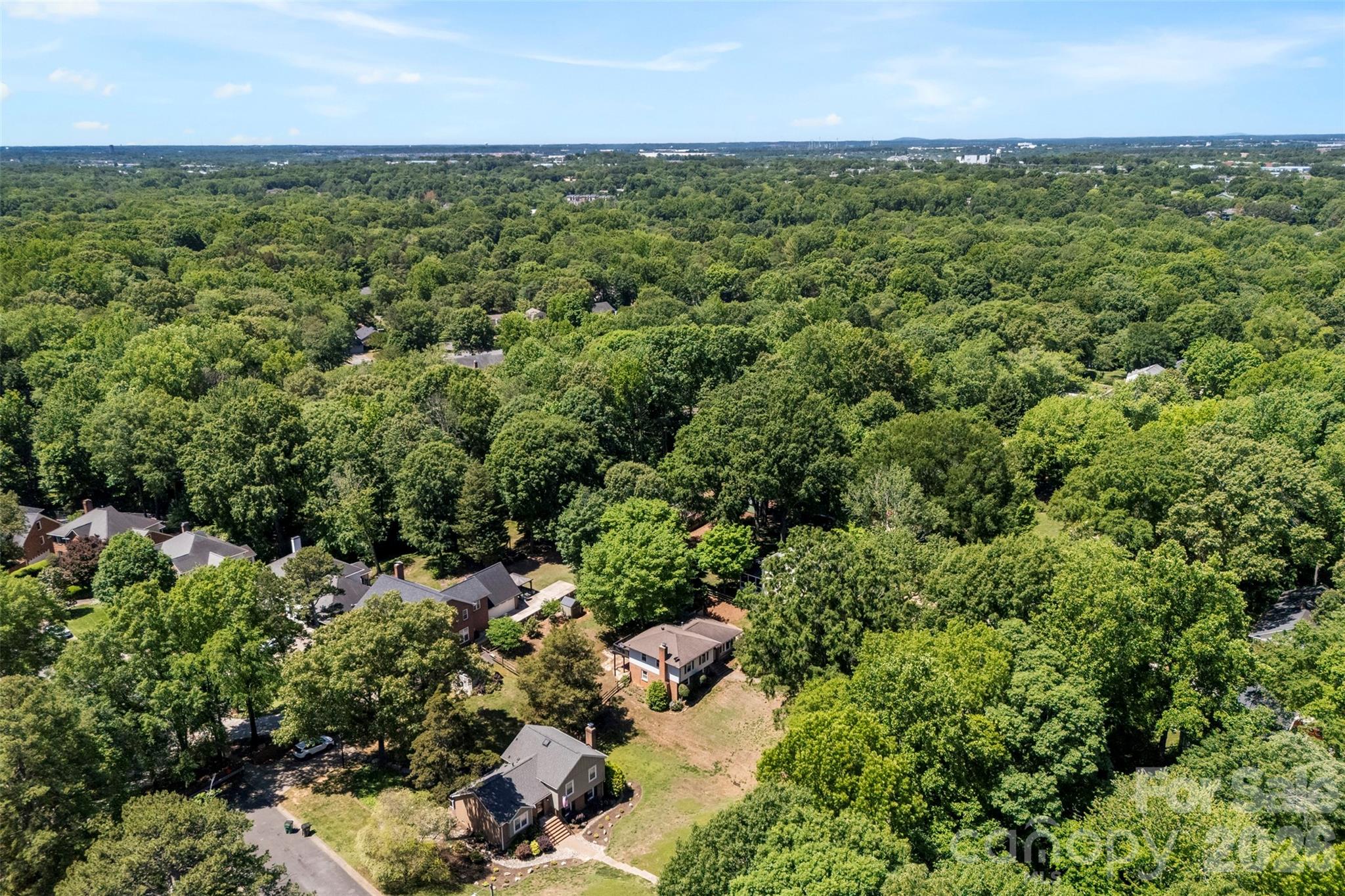 2411 Roundabout Lane — Charlotte