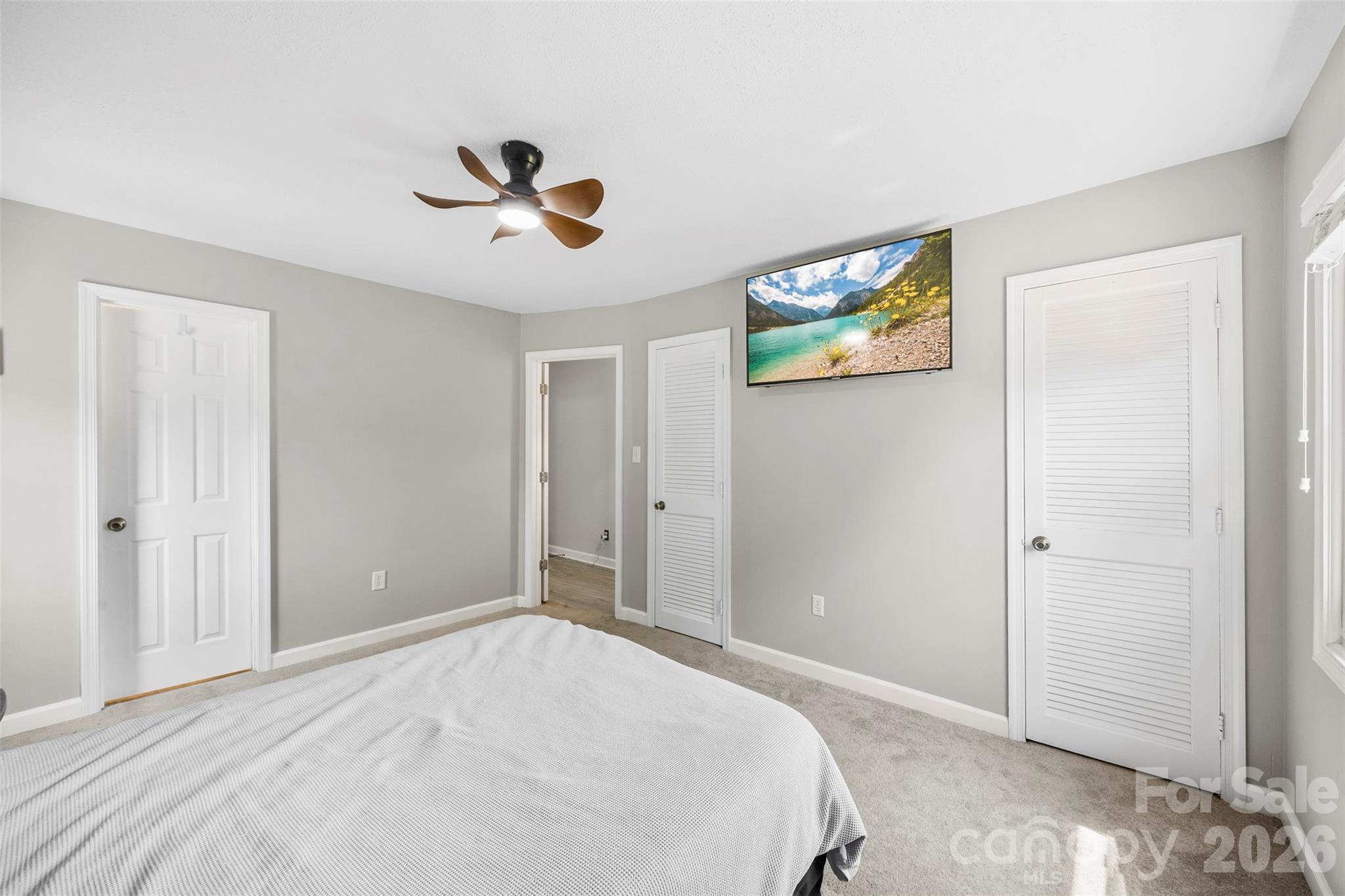 2411 Roundabout Lane — Charlotte