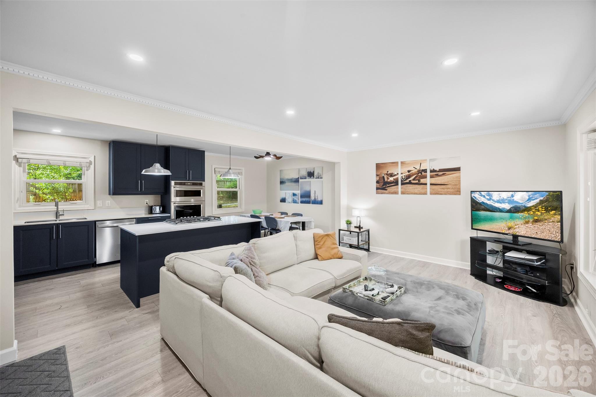 2411 Roundabout Lane — Charlotte
