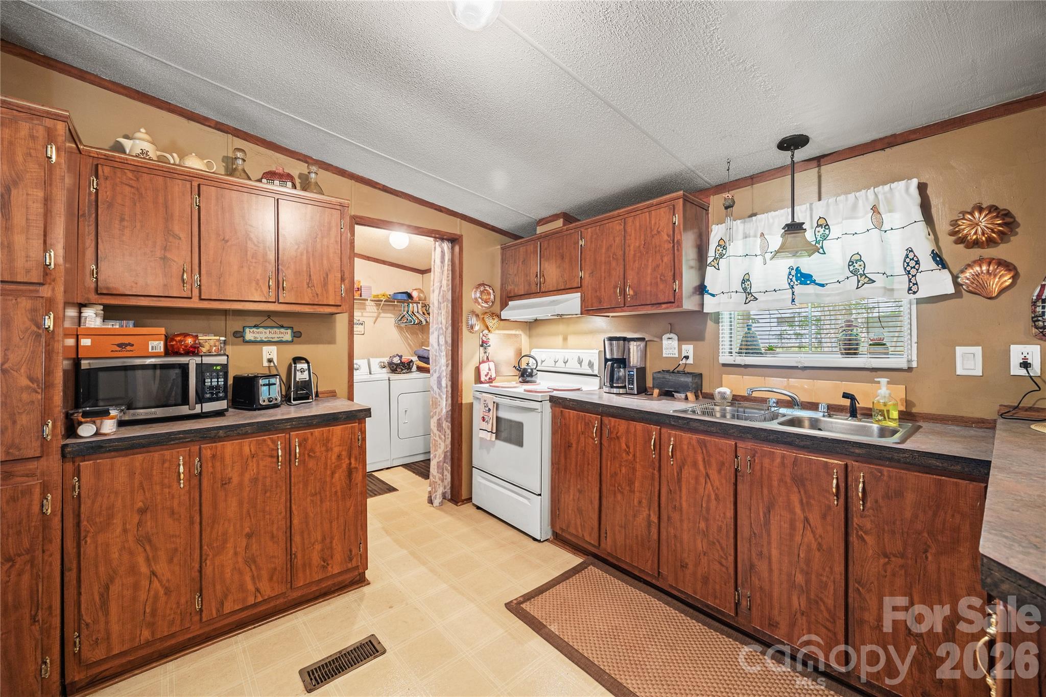 323 Carlyle Road — Troutman