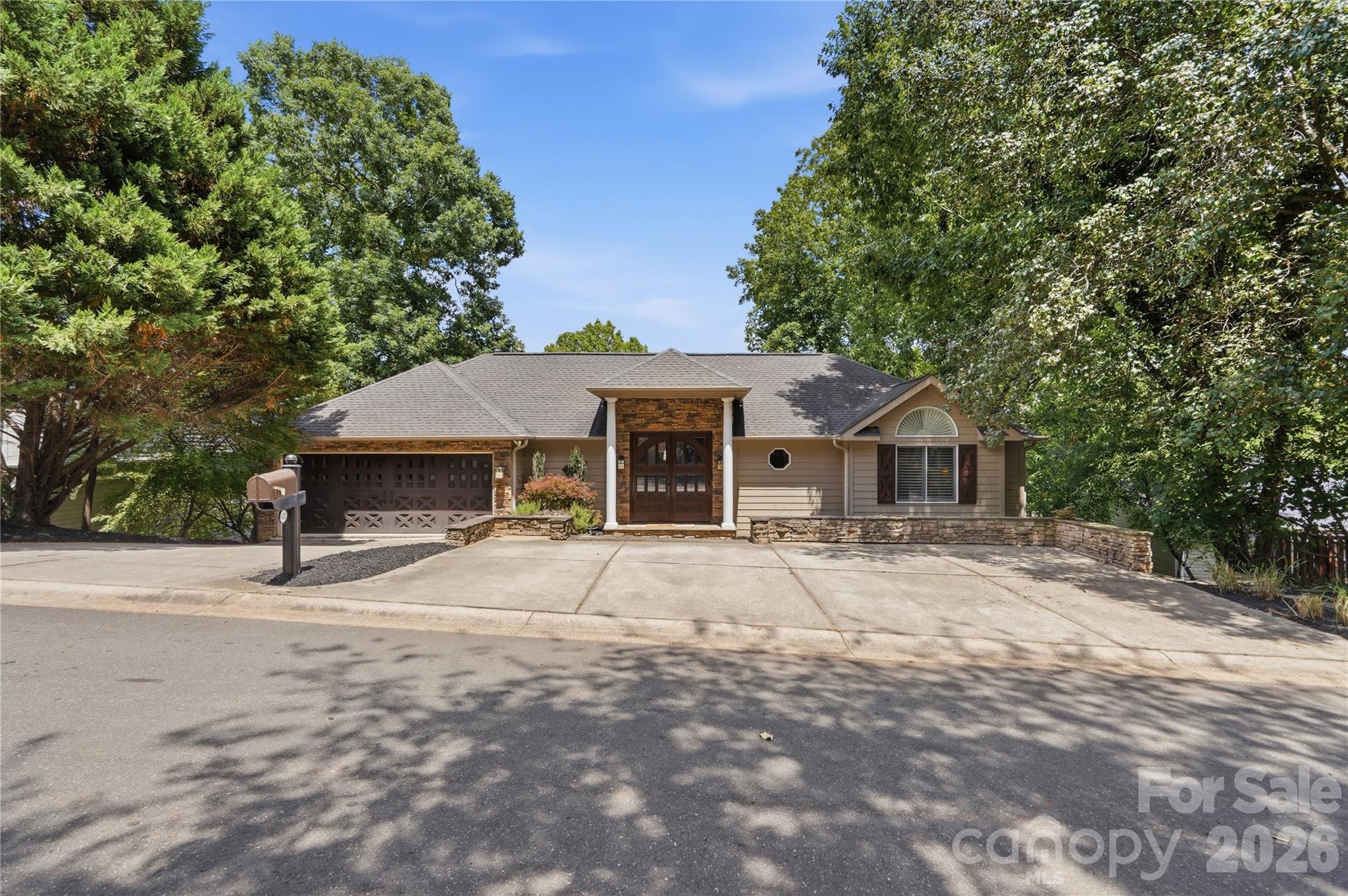 16121 Tana Tea Circle — Tega Cay