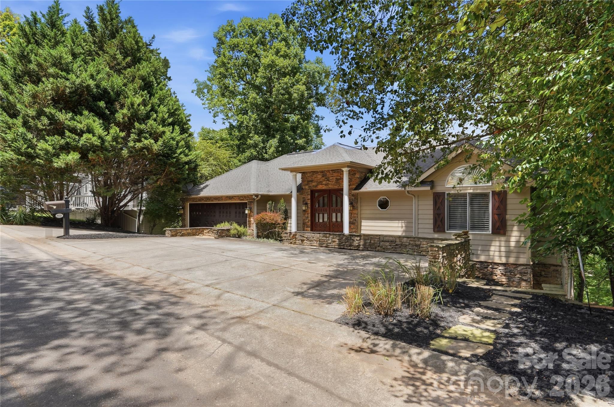 16121 Tana Tea Circle — Tega Cay