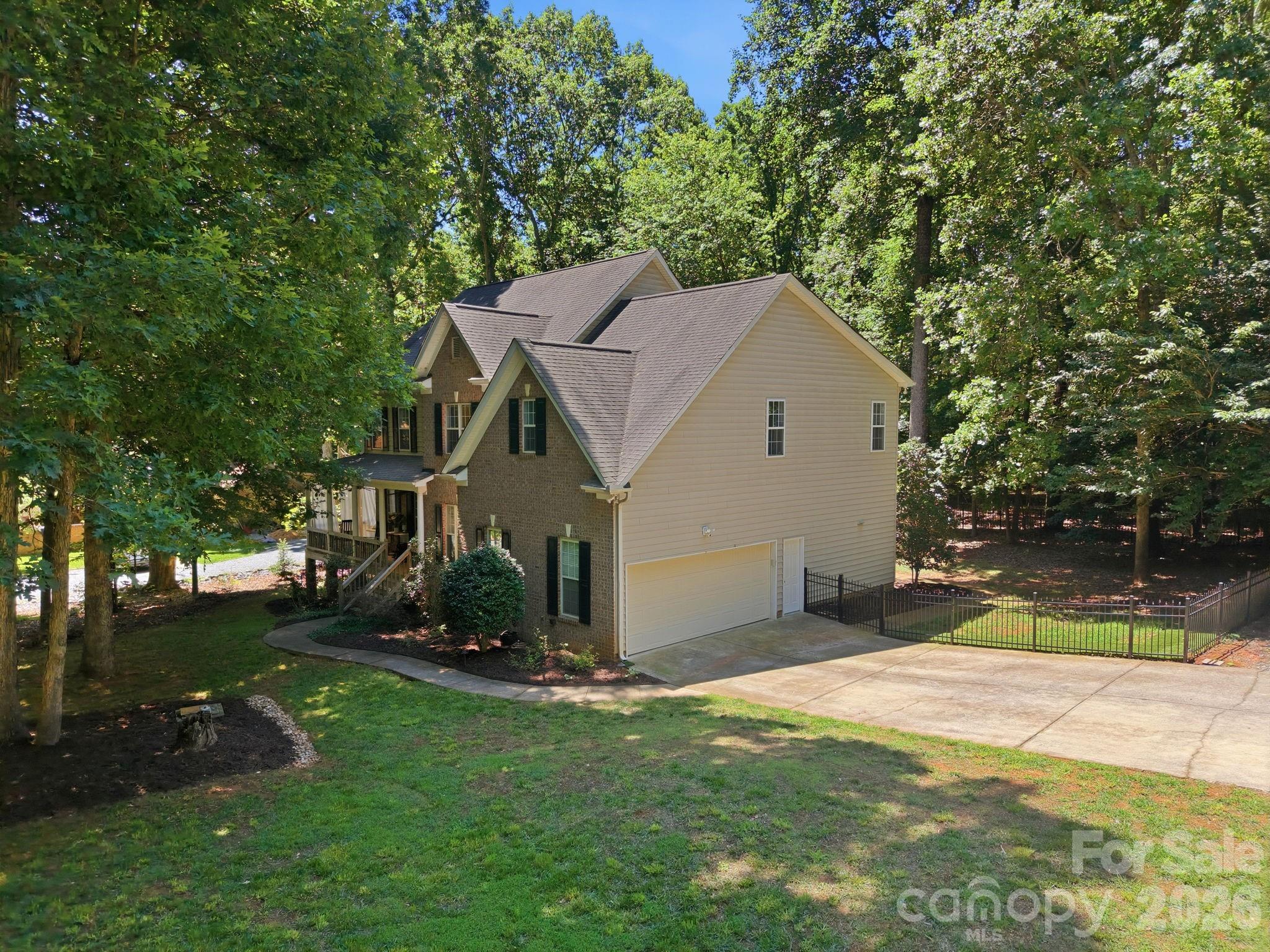 2006 Wedgewood Drive — Matthews