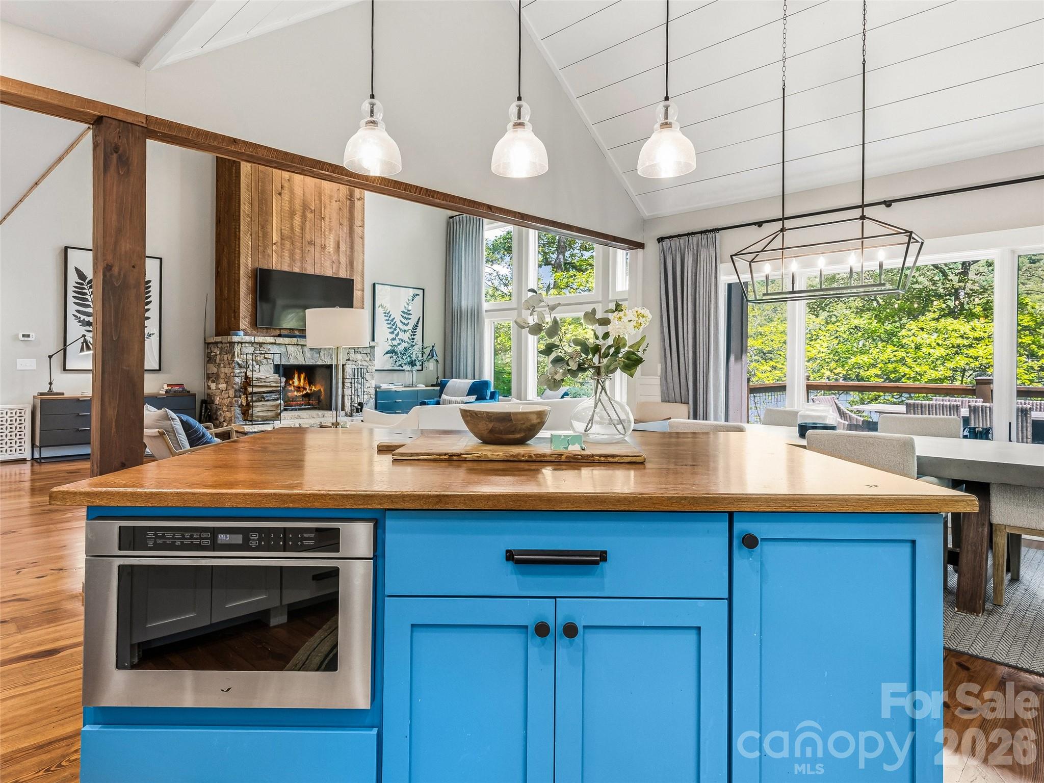 60 Shoreline Drive — Tuckasegee