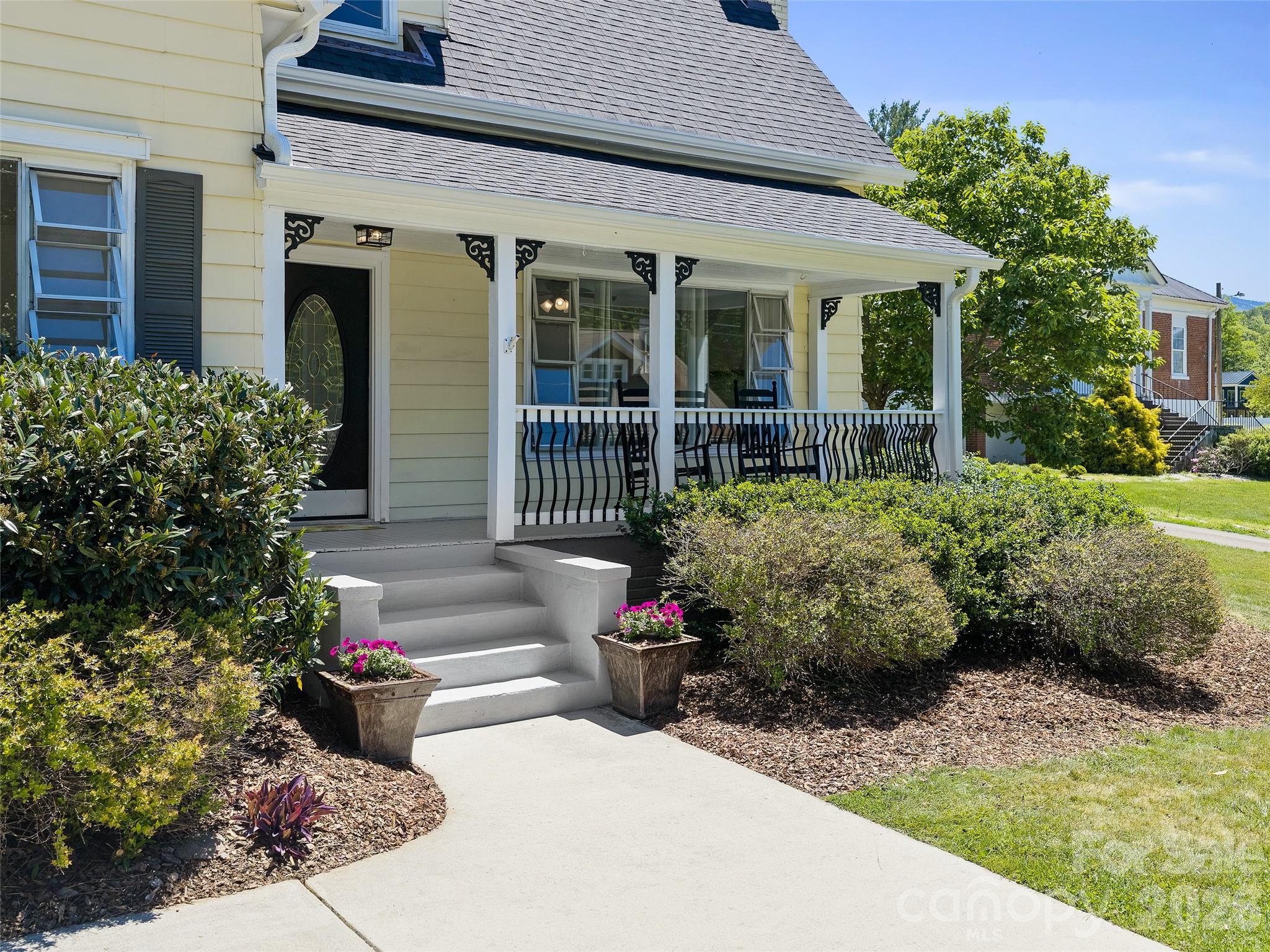 118 Robertson Street — Burnsville