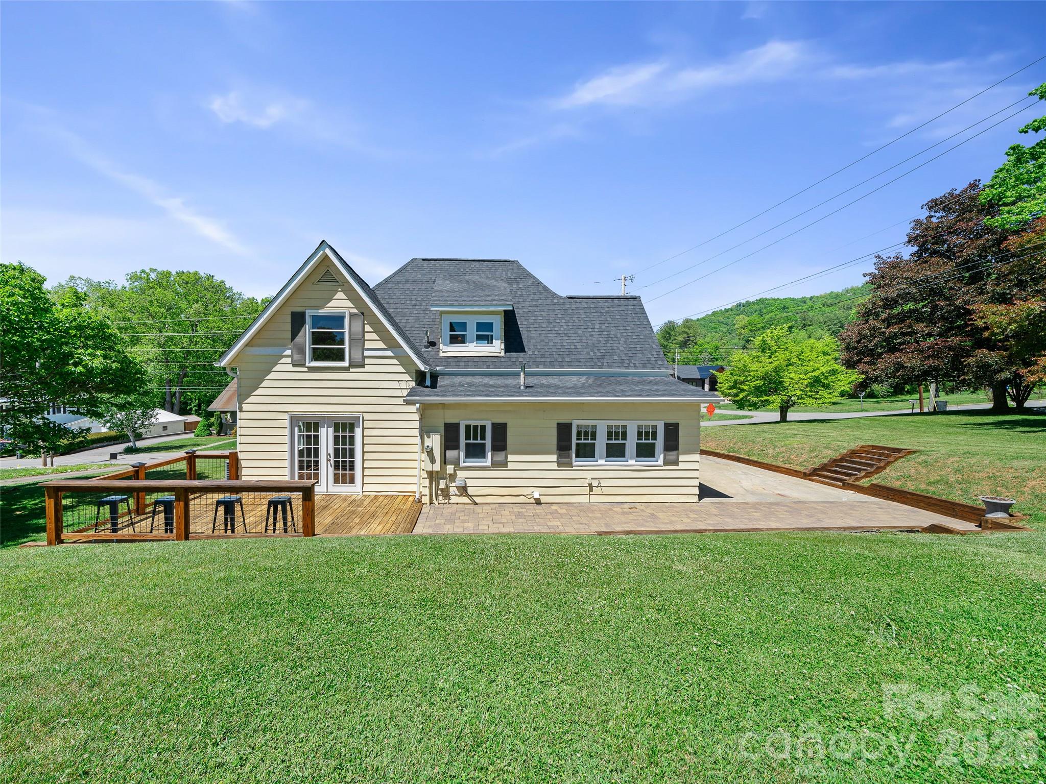 118 Robertson Street — Burnsville
