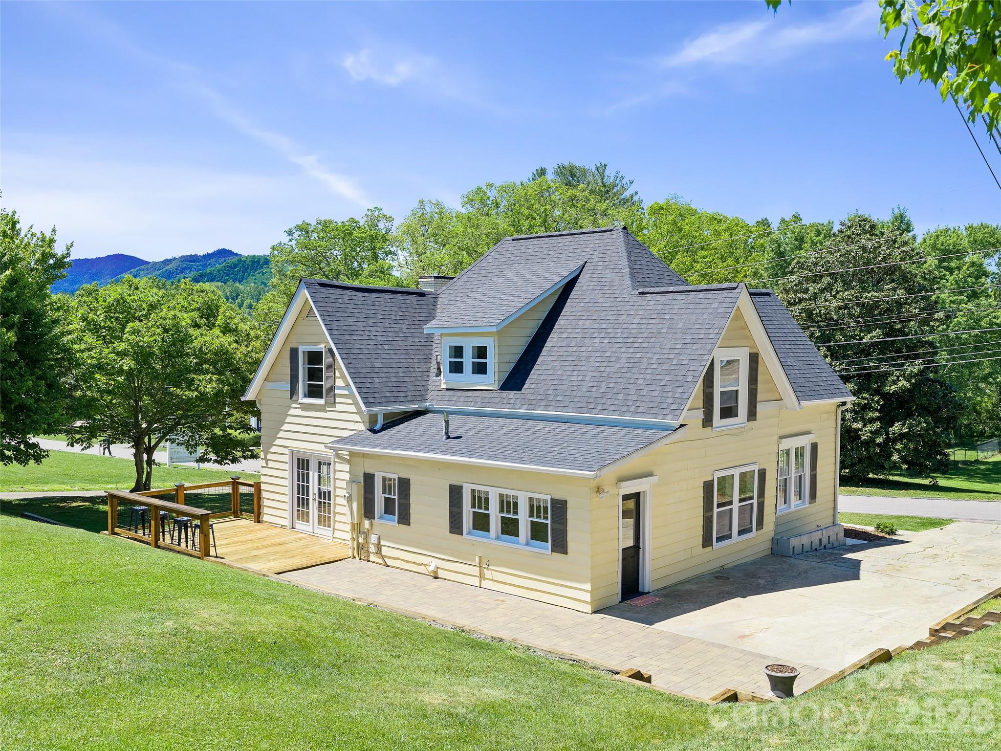 118 Robertson Street — Burnsville