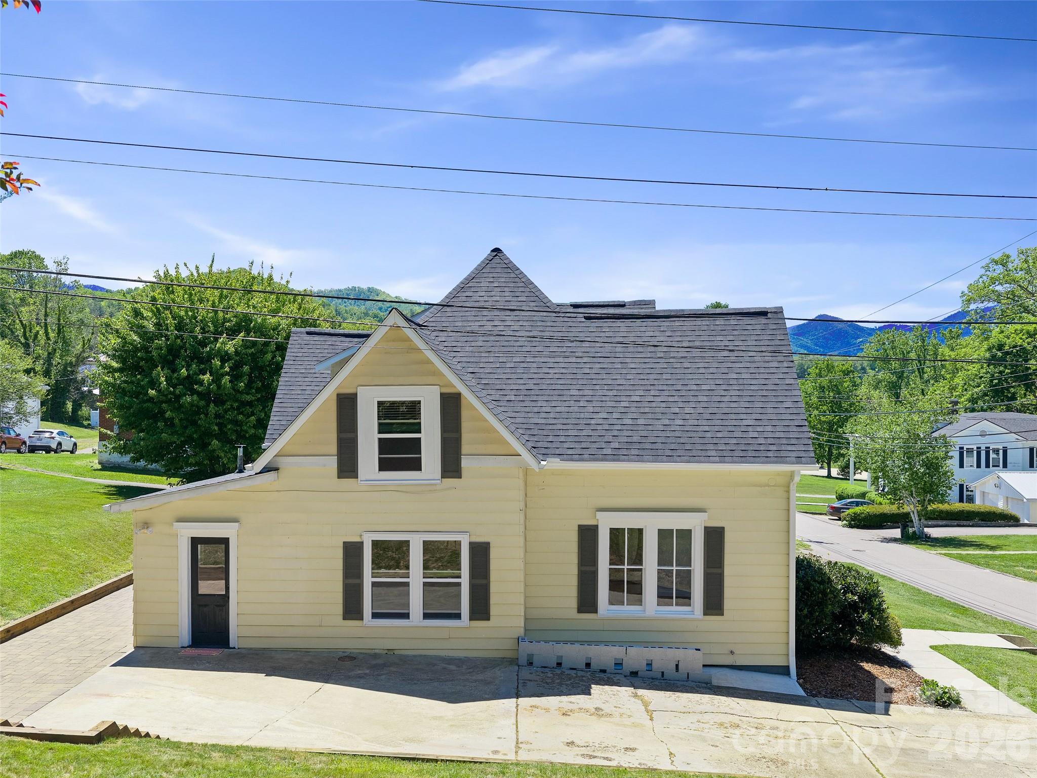118 Robertson Street — Burnsville
