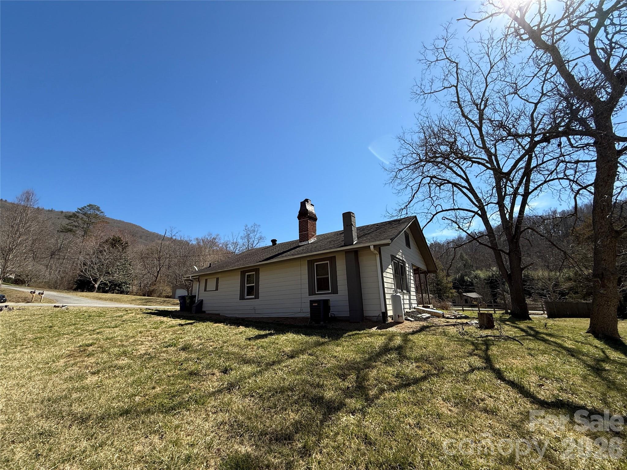 40 Little Knob Road — Asheville