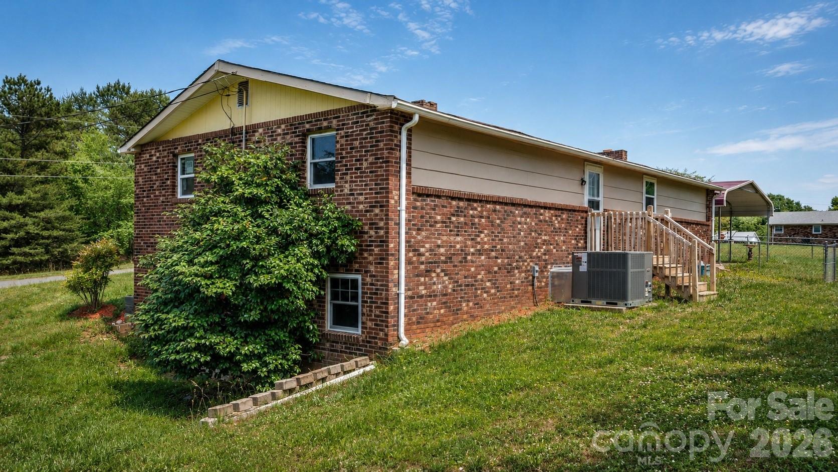 607 Carlos Street — Shelby