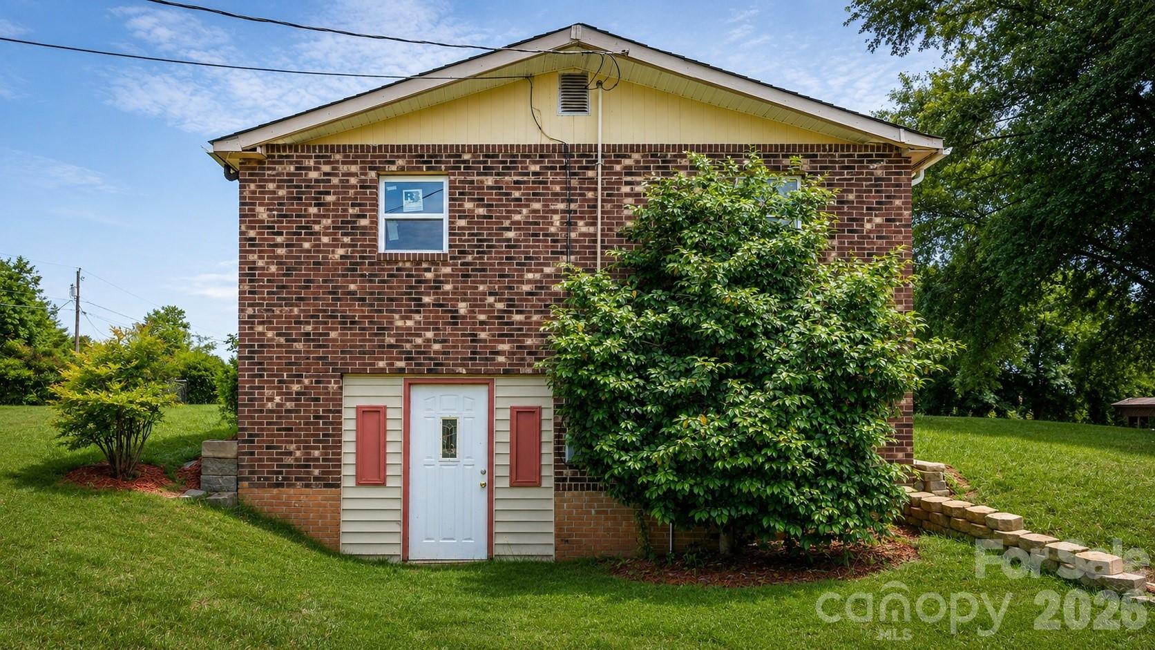 607 Carlos Street — Shelby