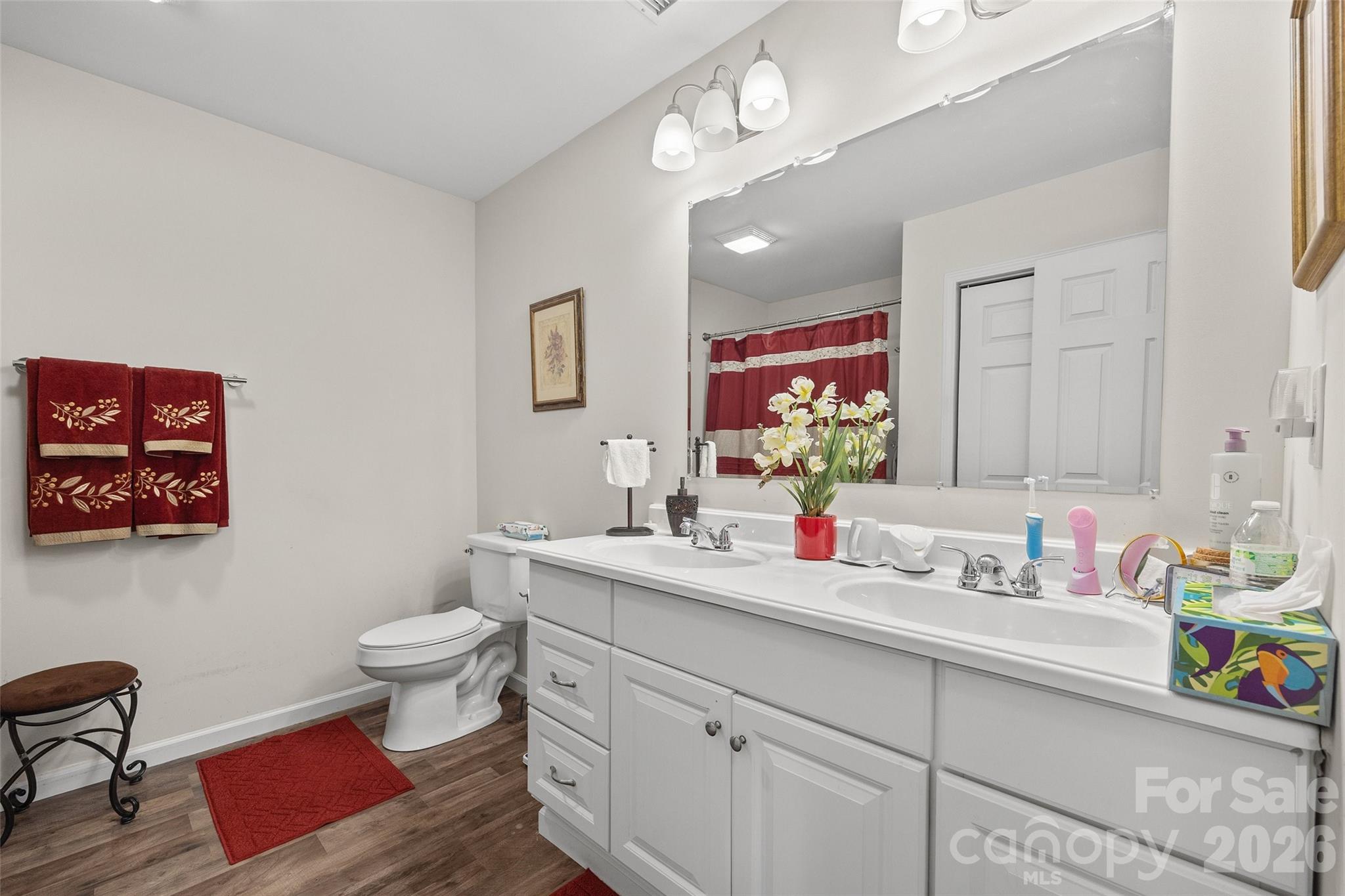 208 Victoria Circle — York