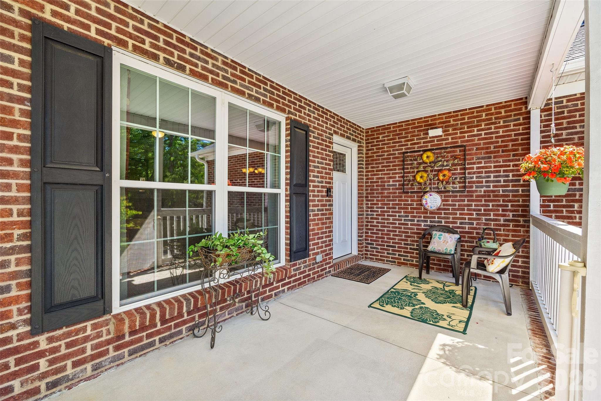 208 Victoria Circle — York