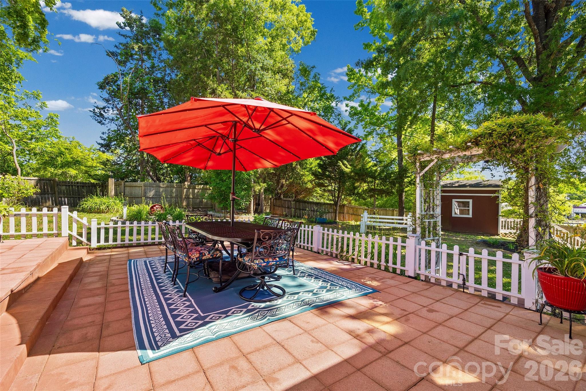 208 Victoria Circle — York