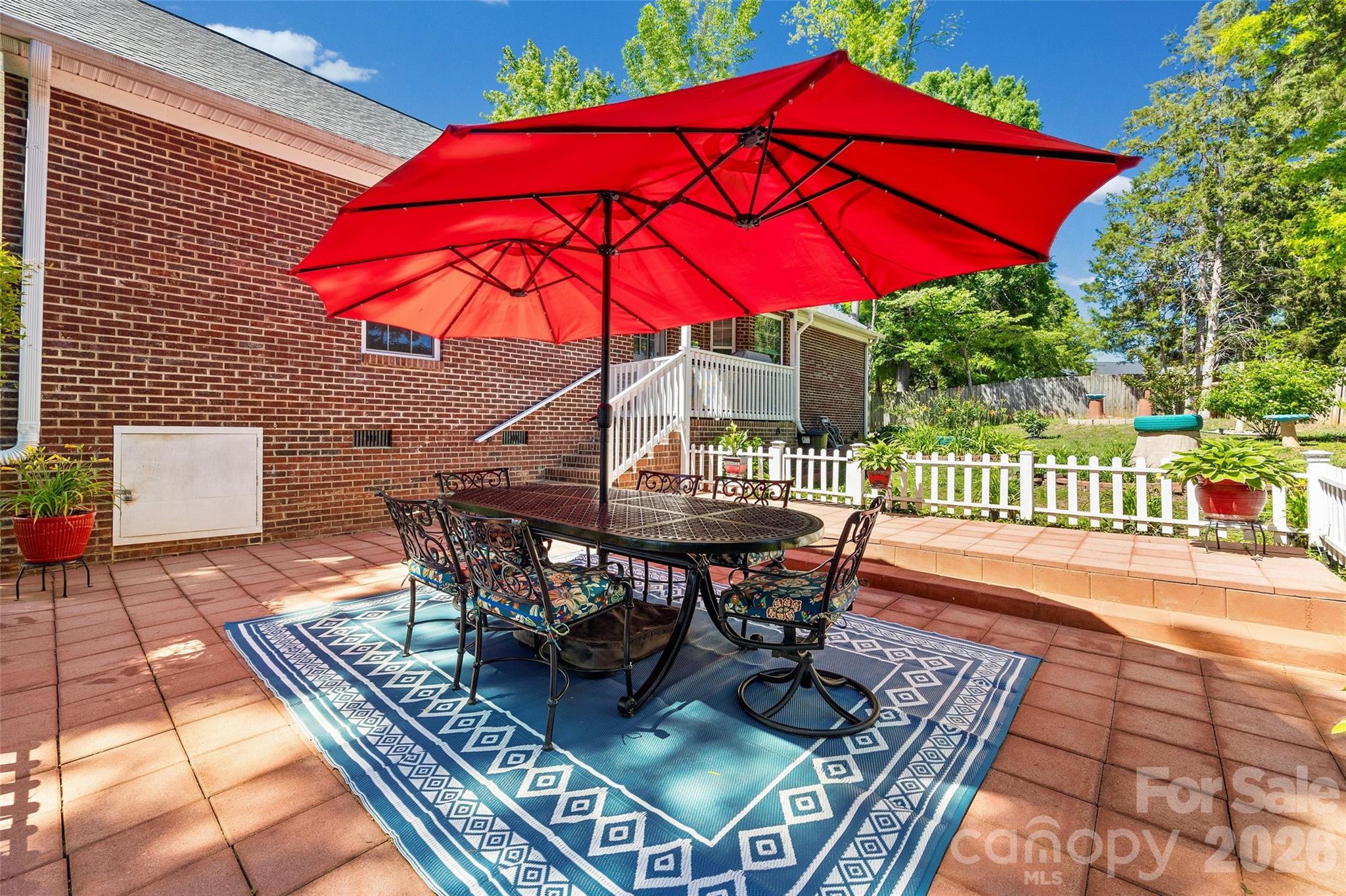208 Victoria Circle — York