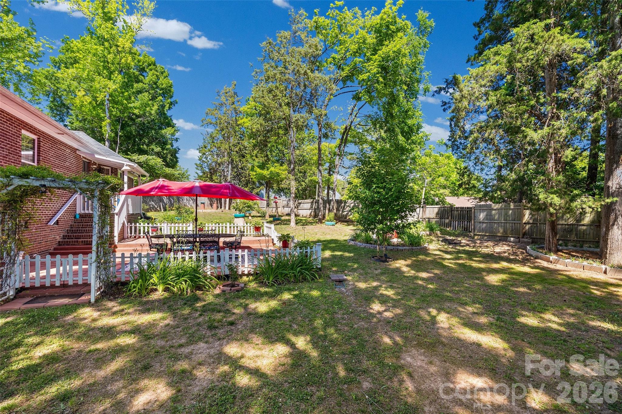 208 Victoria Circle — York