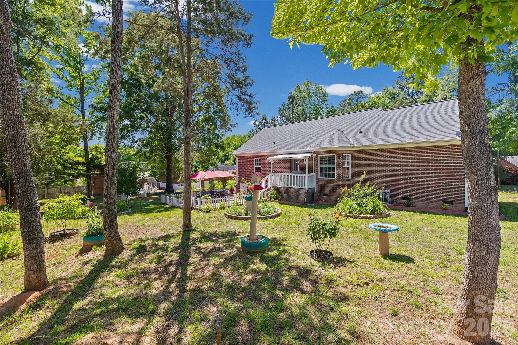208 Victoria Circle — York