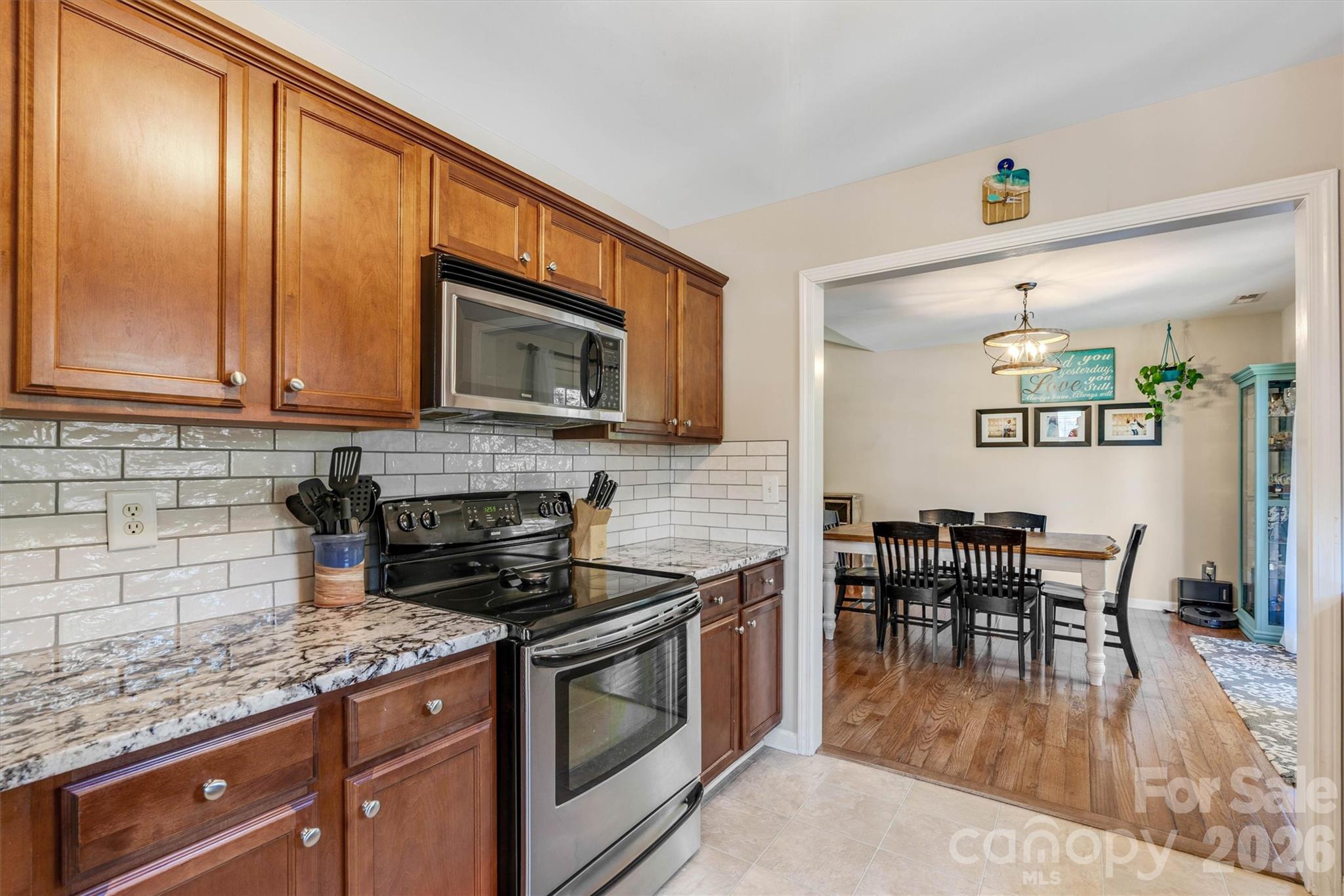 3353 48th Avenue Lane NE — Hickory