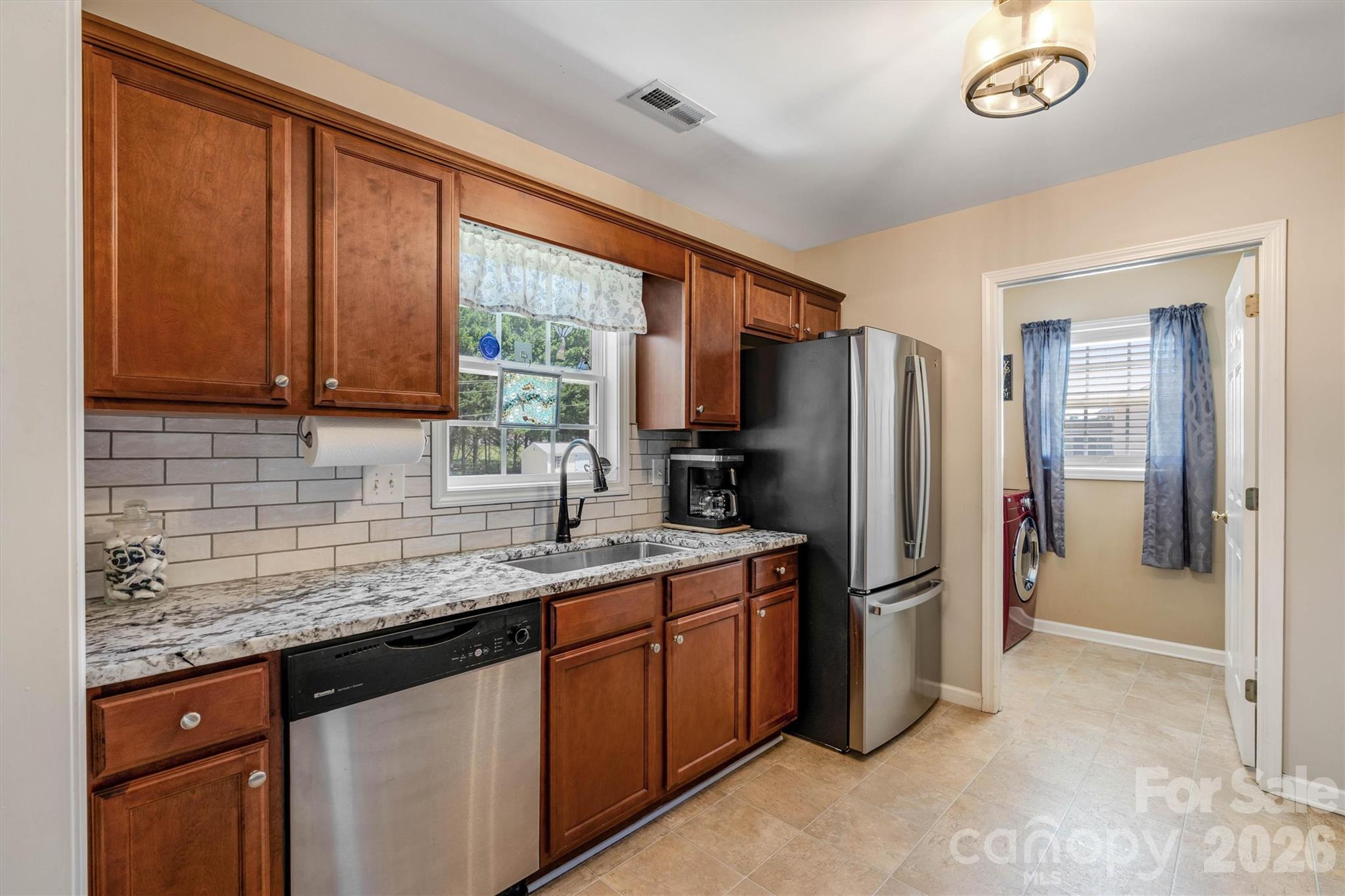 3353 48th Avenue Lane NE — Hickory