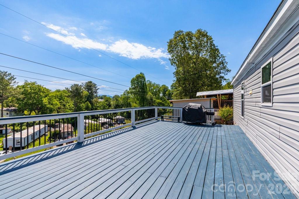 84 Hazelwood Road — Asheville