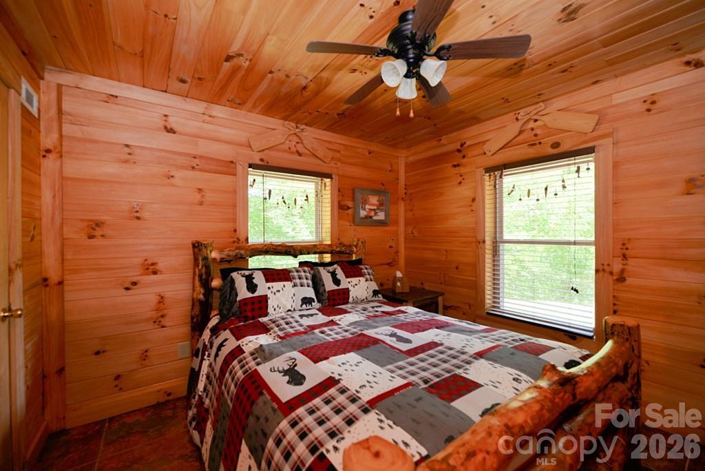470 Bear Ridge Road — Tuckasegee