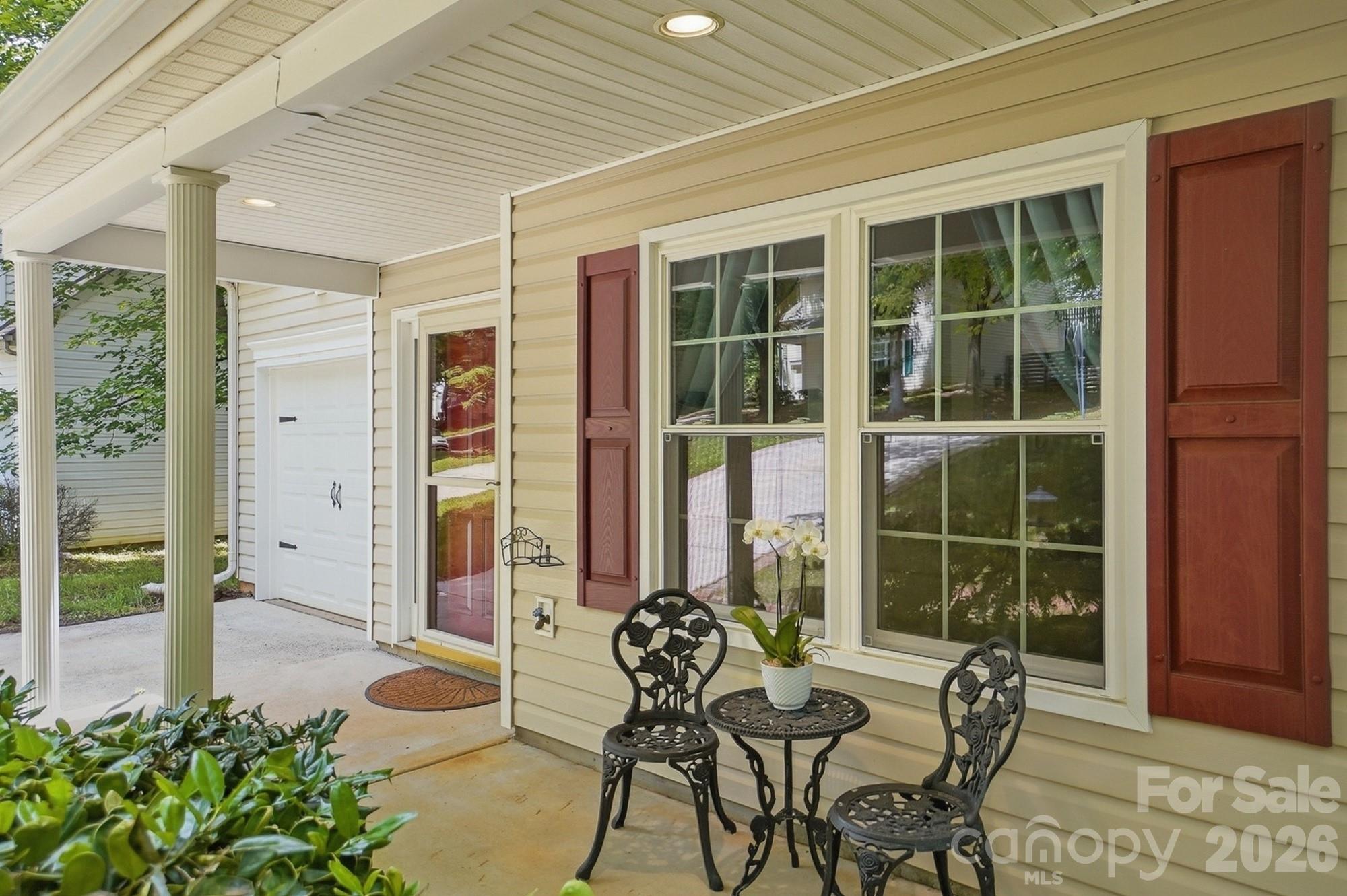 1264 Winding Path Road — Clover