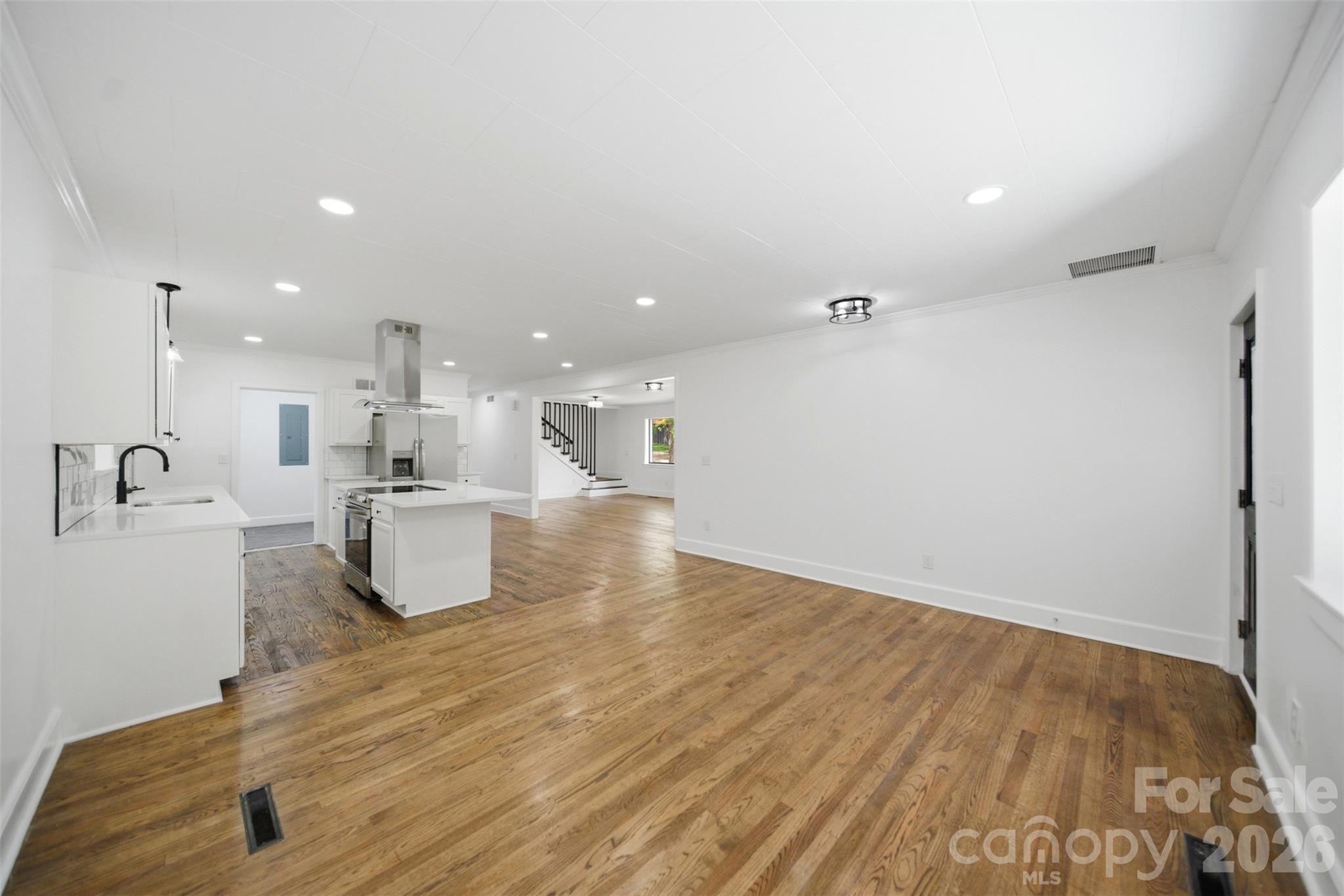 907 Amelia Street — Newberry