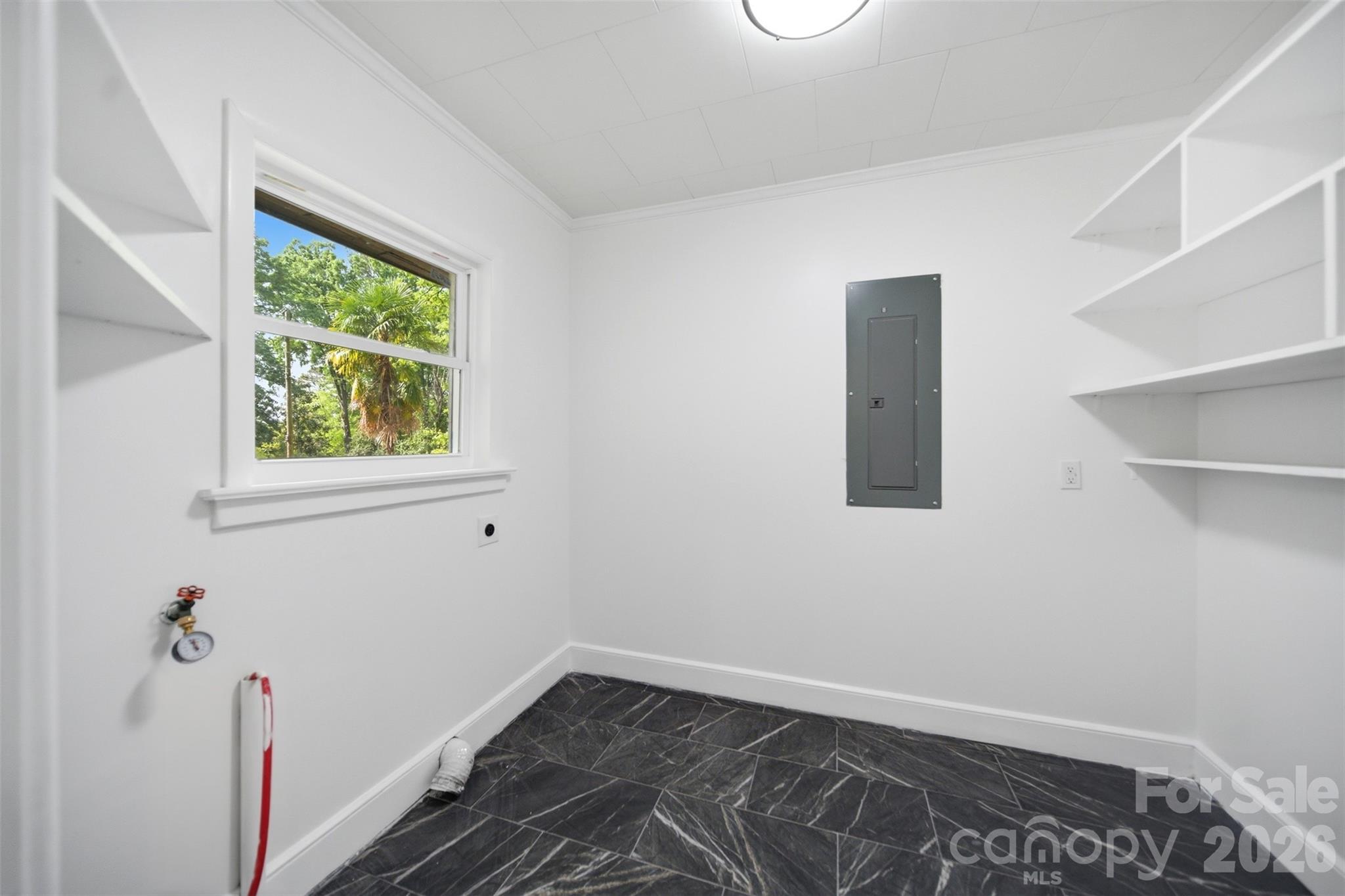 907 Amelia Street — Newberry