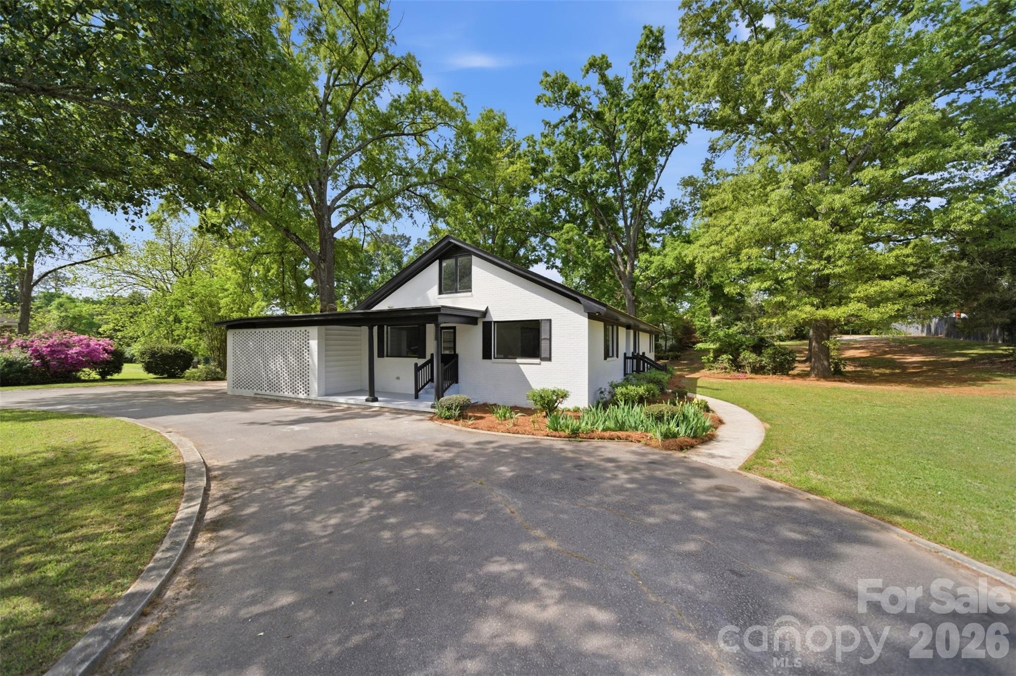 907 Amelia Street — Newberry