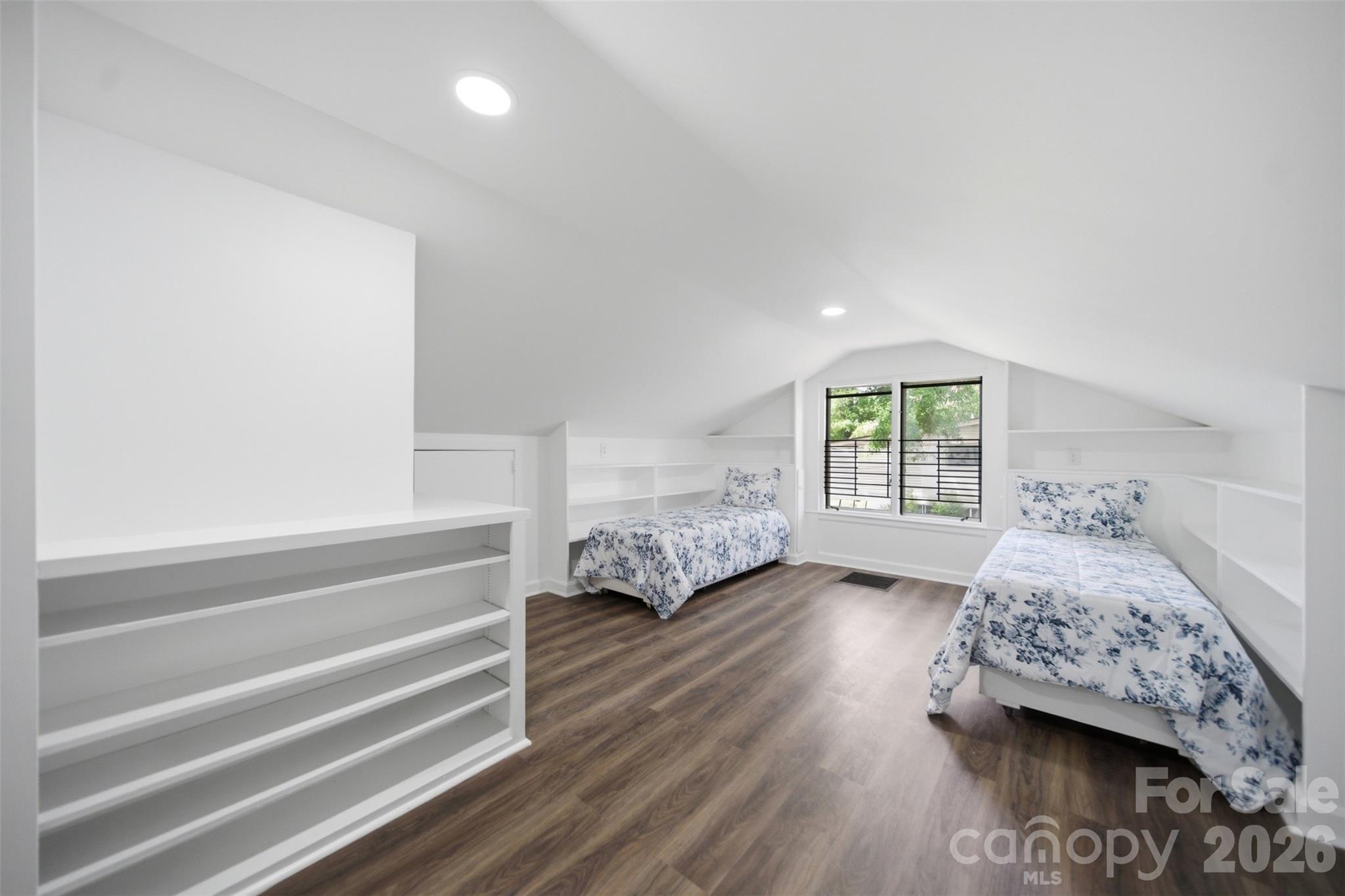 907 Amelia Street — Newberry