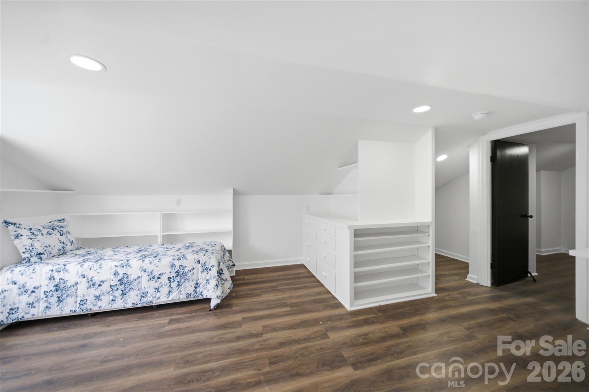 907 Amelia Street — Newberry