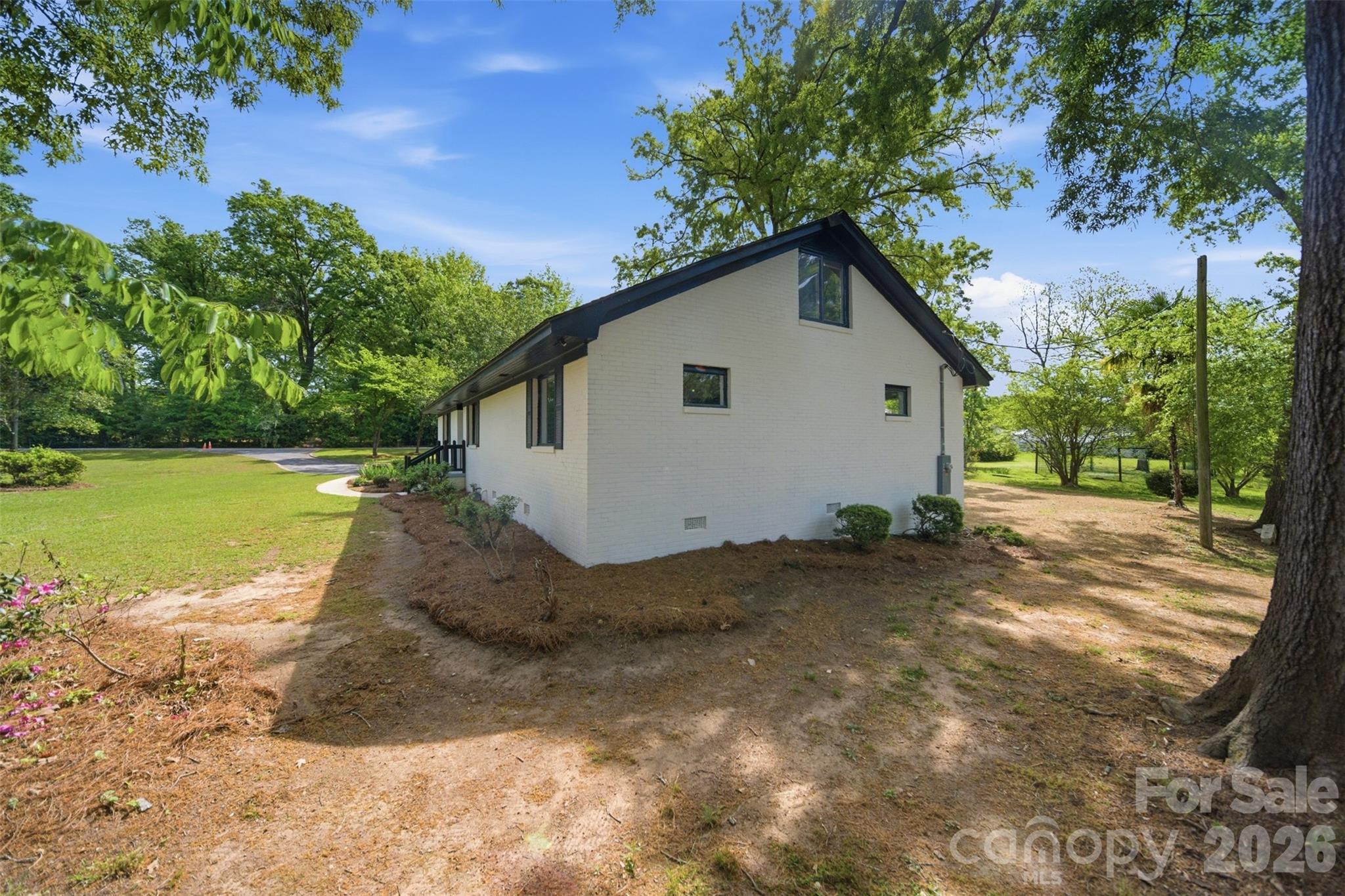 907 Amelia Street — Newberry