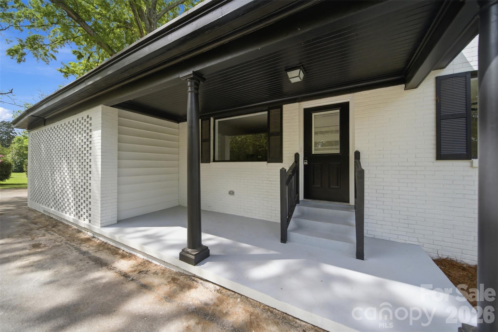 907 Amelia Street — Newberry