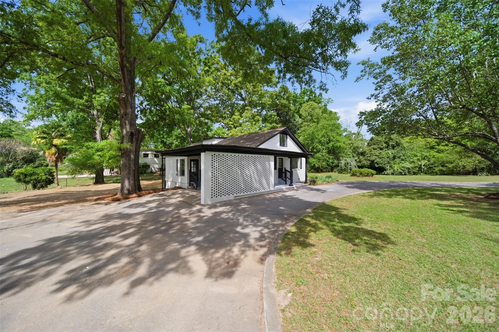 907 Amelia Street — Newberry