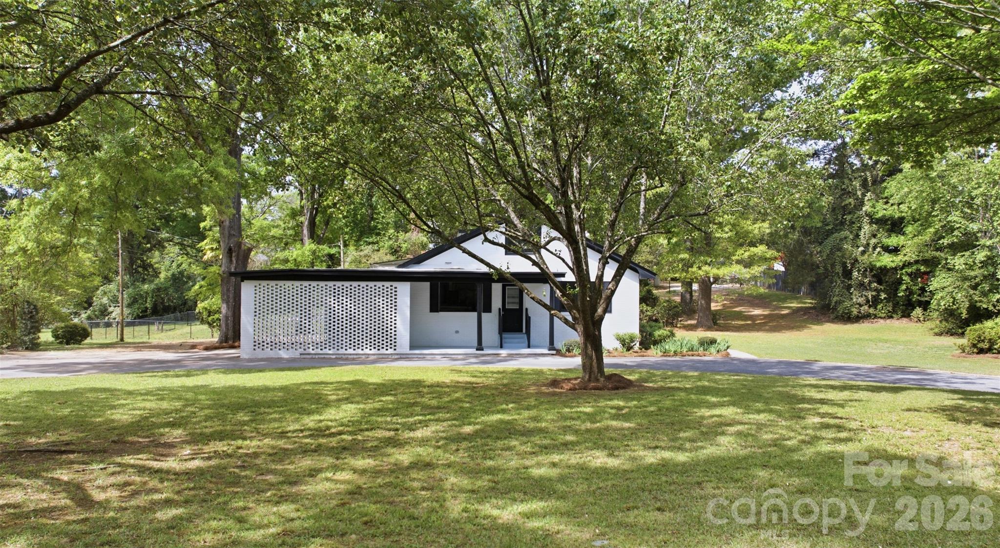907 Amelia Street — Newberry