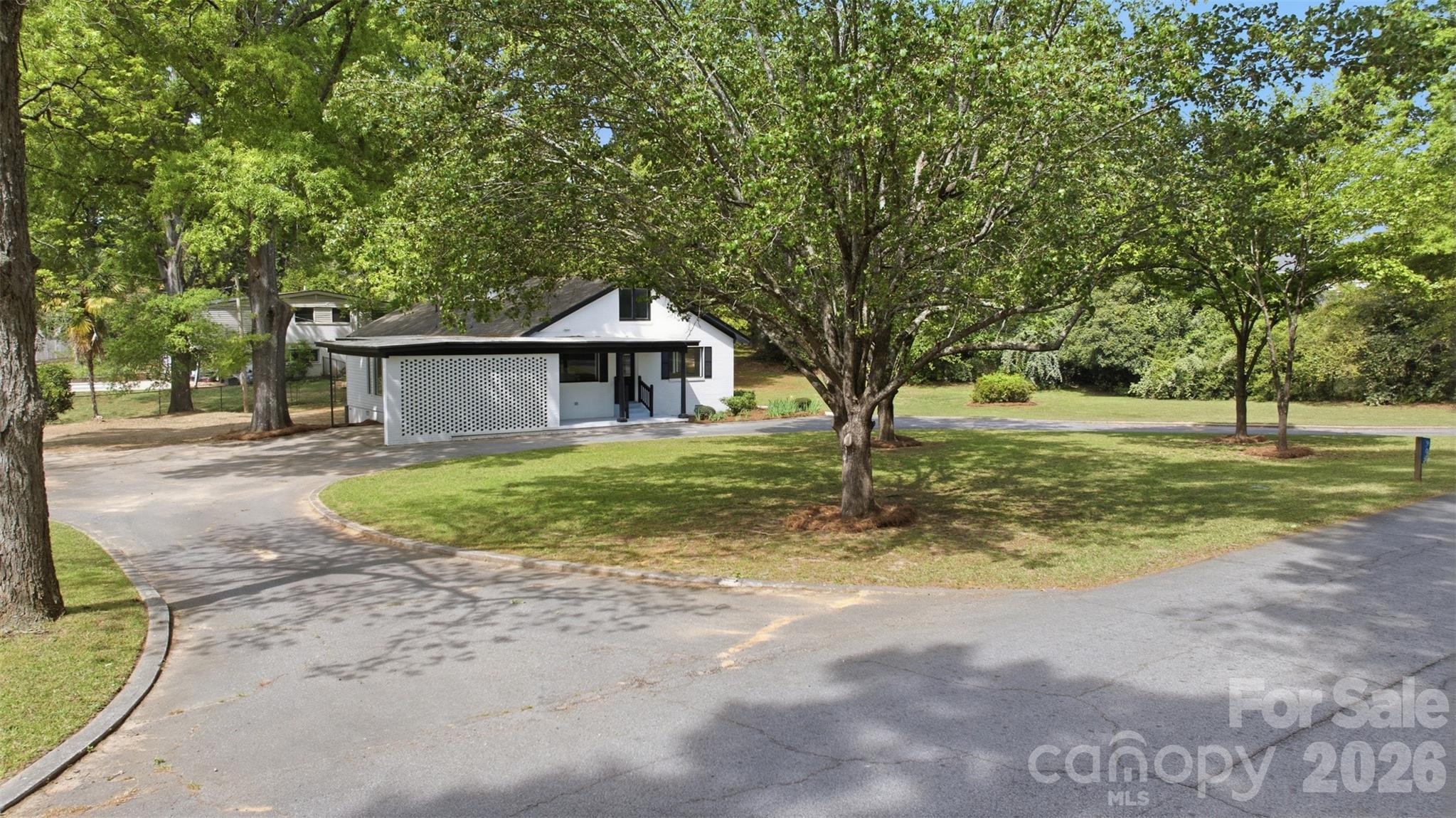 907 Amelia Street — Newberry