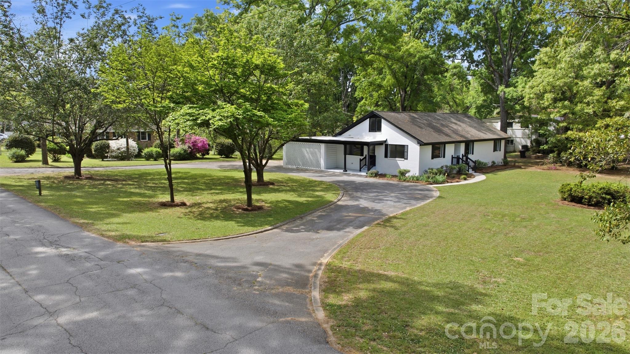 907 Amelia Street — Newberry