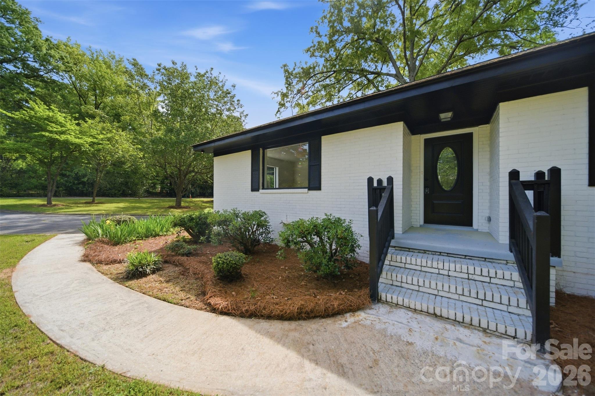 907 Amelia Street — Newberry
