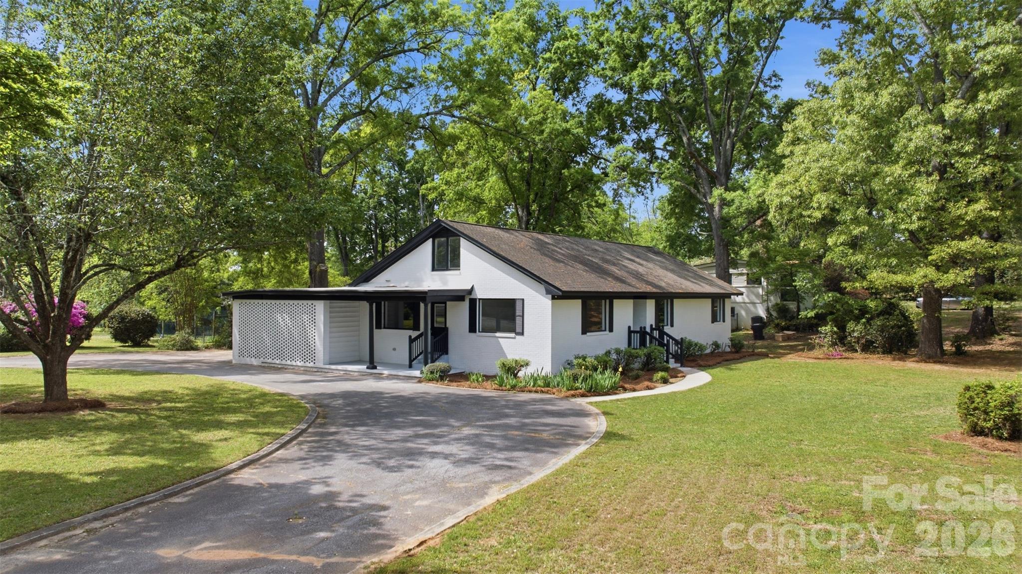 907 Amelia Street — Newberry